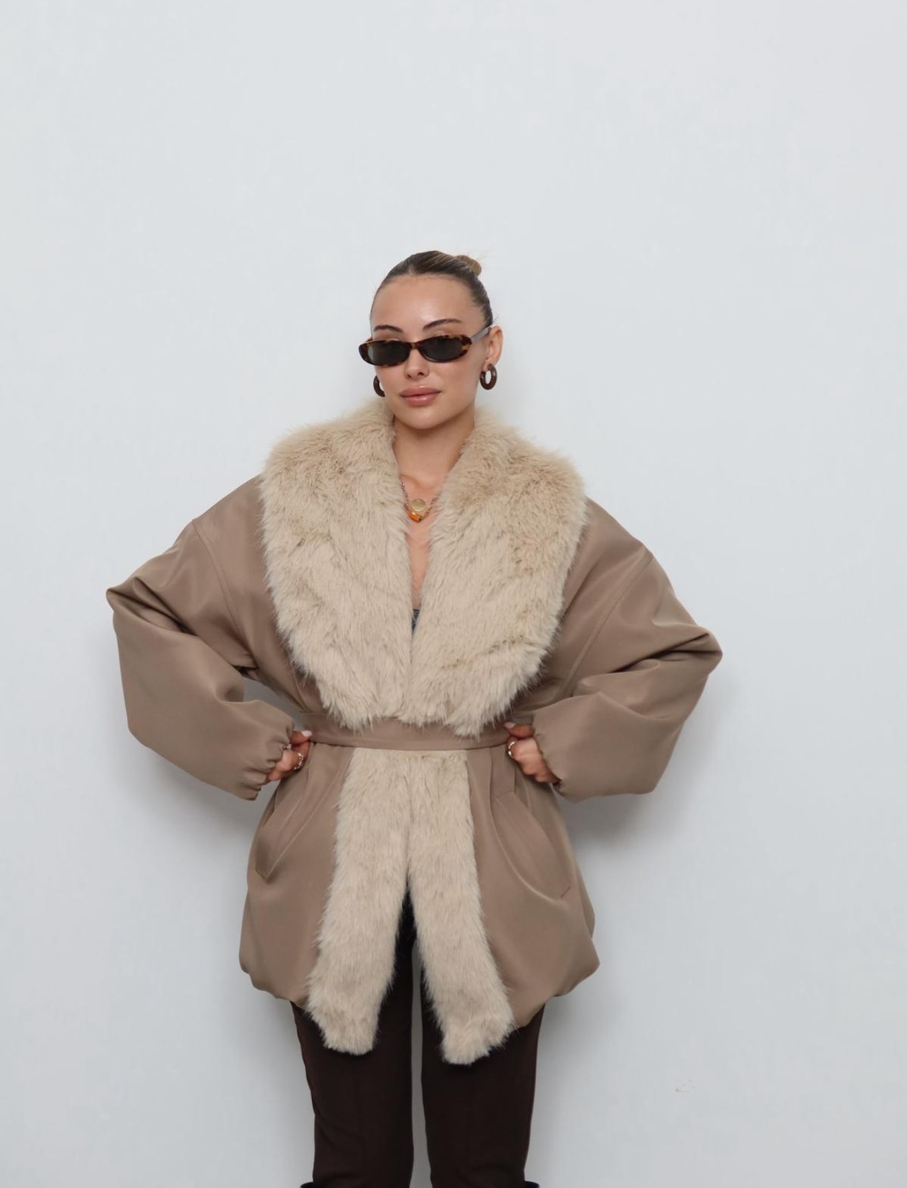 Kürklü Puff Mont - Bej