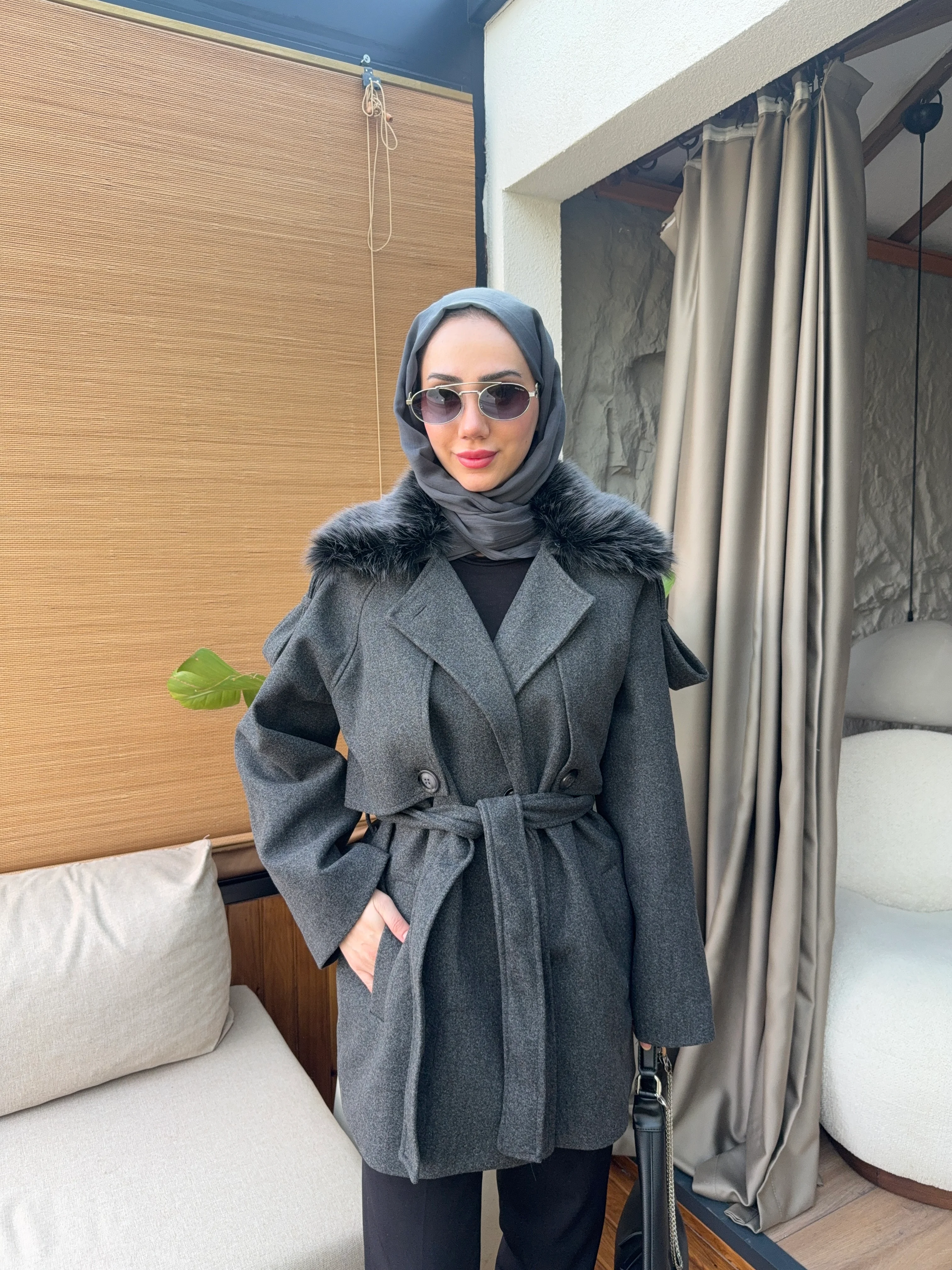 Kürk Yakalı Kaban - Gri