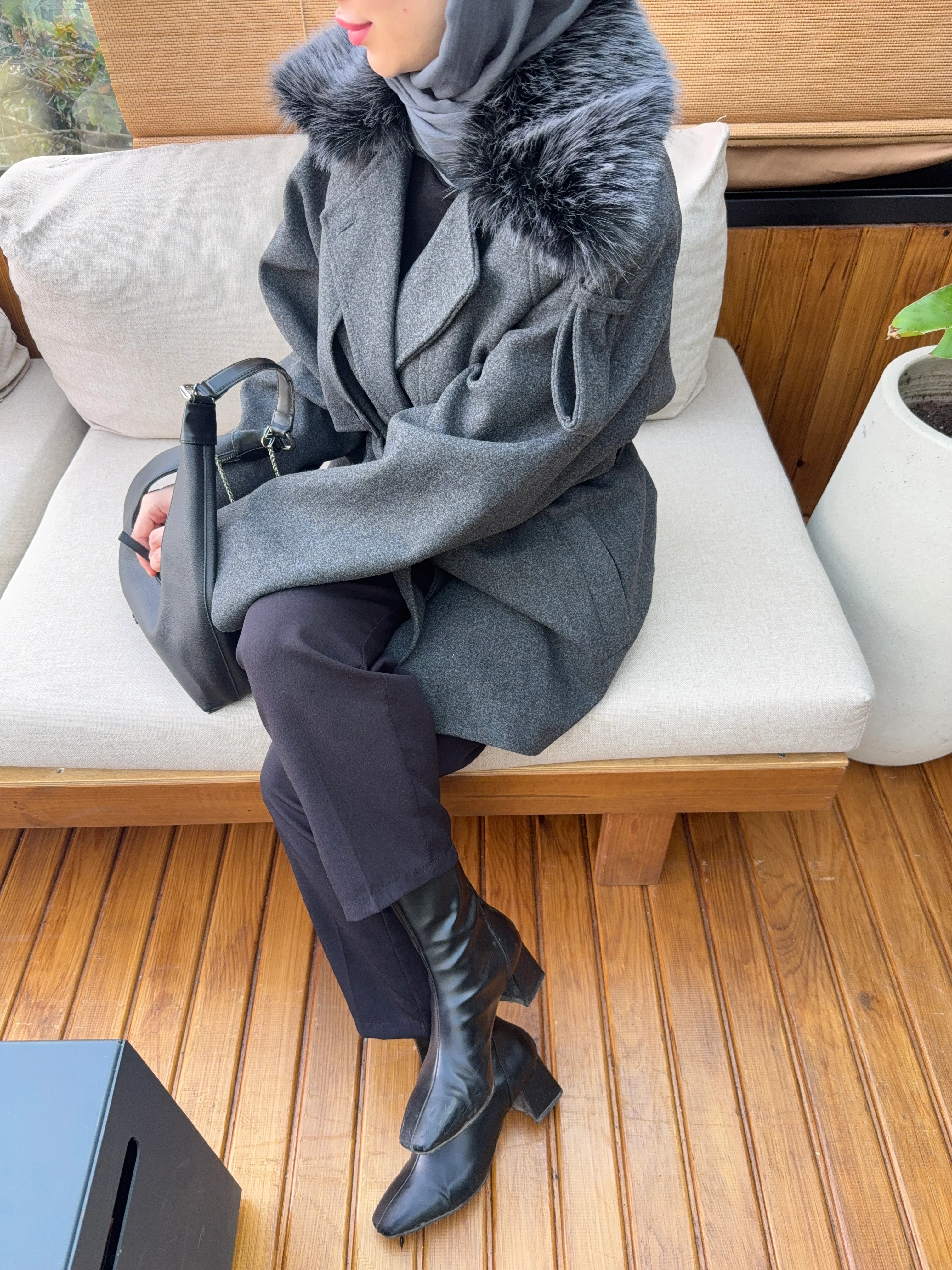 Kürk Yakalı Kaban - Gri