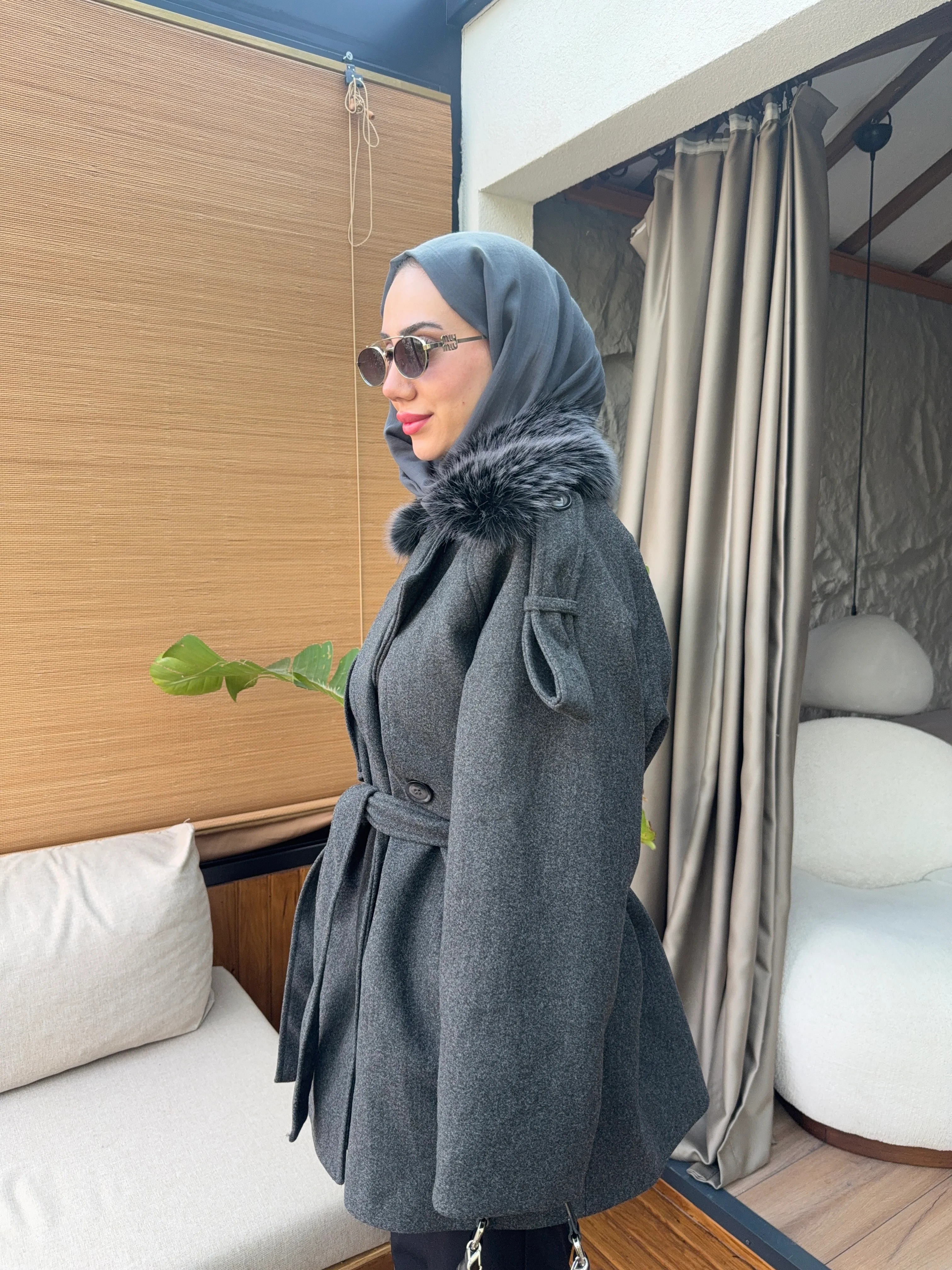 Kürk Yakalı Kaban - Gri