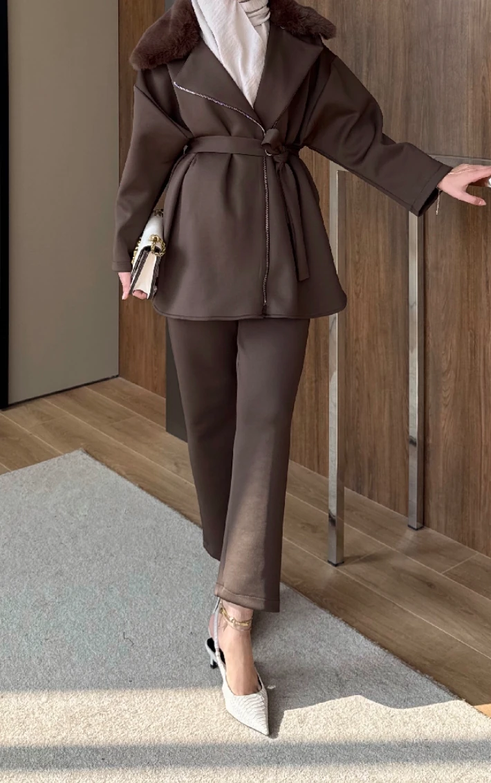 Yakası Kürklü Scuba Takım