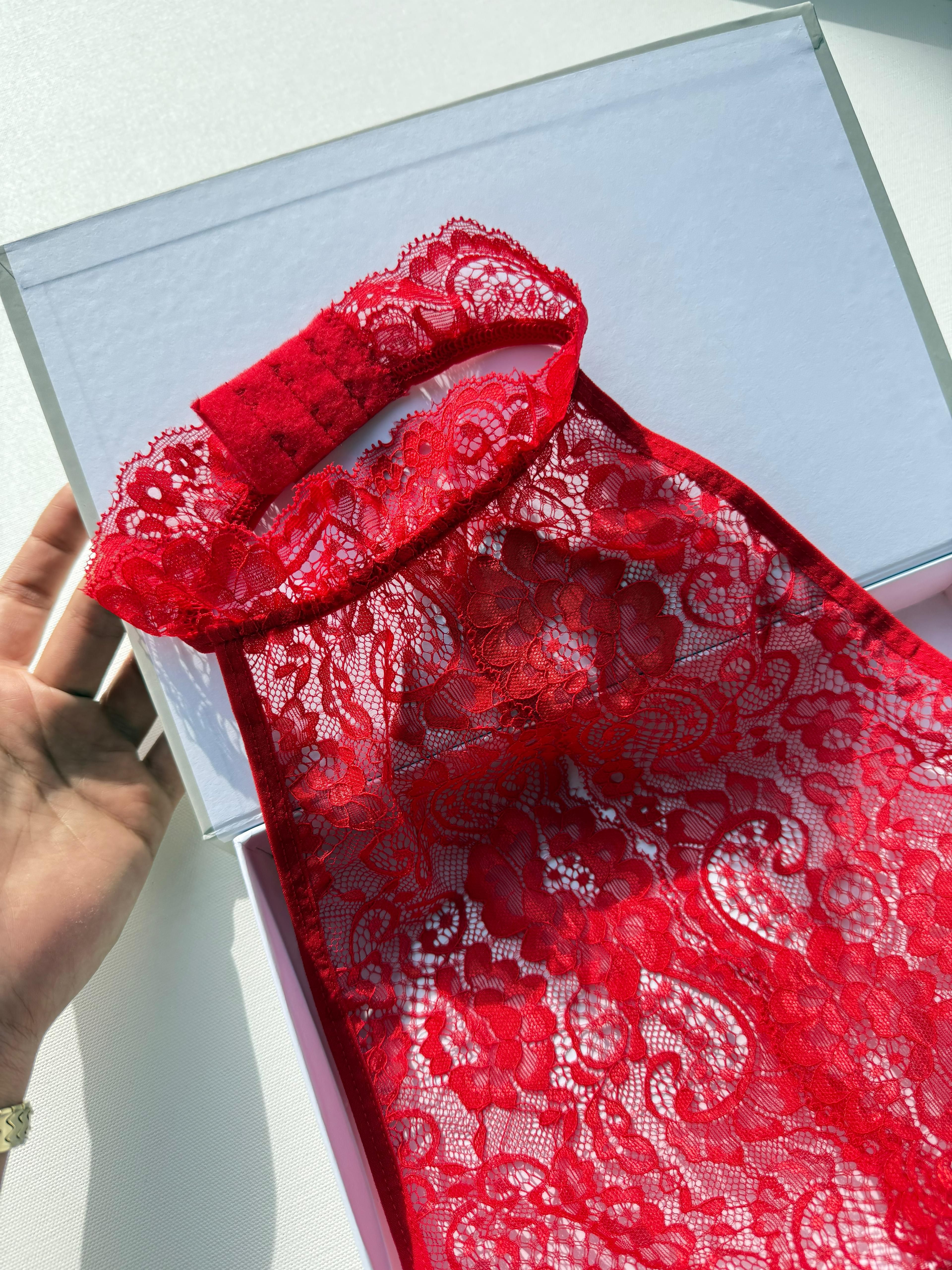 Sırt Dekolteli Dantel Bodysuit