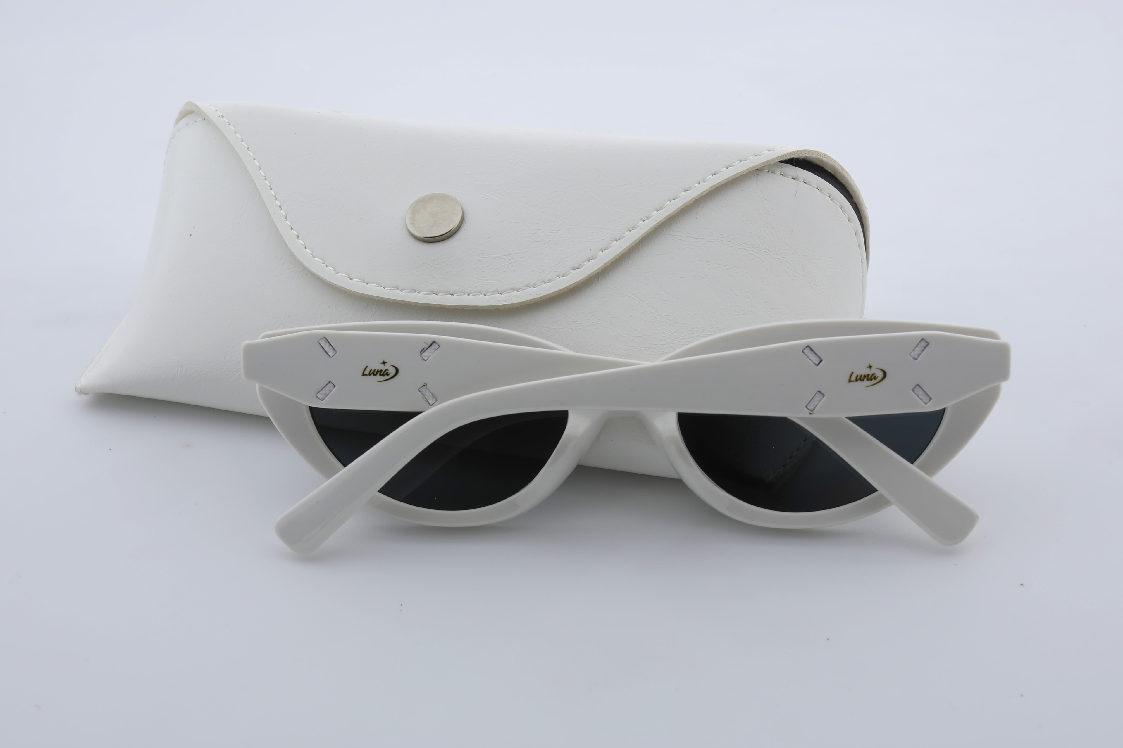 Uzayy Eyewear Luna Ivory – Kadın Güneş Gözlüğü | Beyaz TR90 Çerçeve, Cat-Eye UV400 Lens, Orijinal