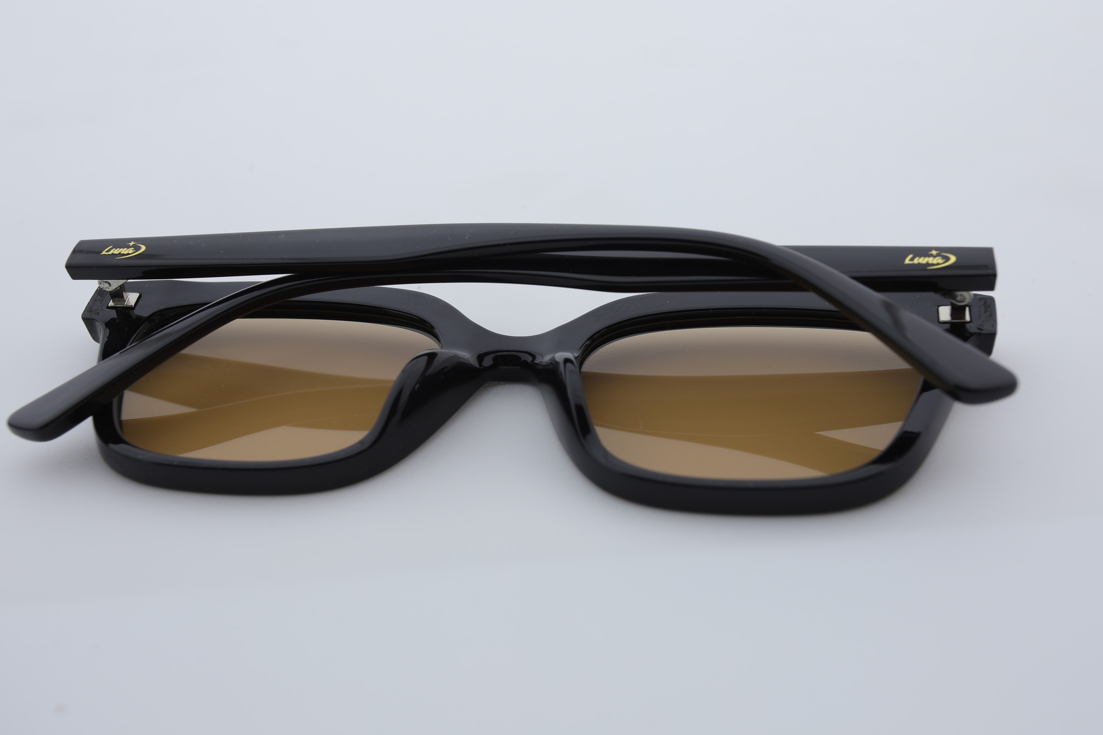 Uzayy Eyewear Luna Doré – Kadın Güneş Gözlüğü | Siyah TR90 Çerçeve, Altın Sarı UV400 Lens, Orijinal