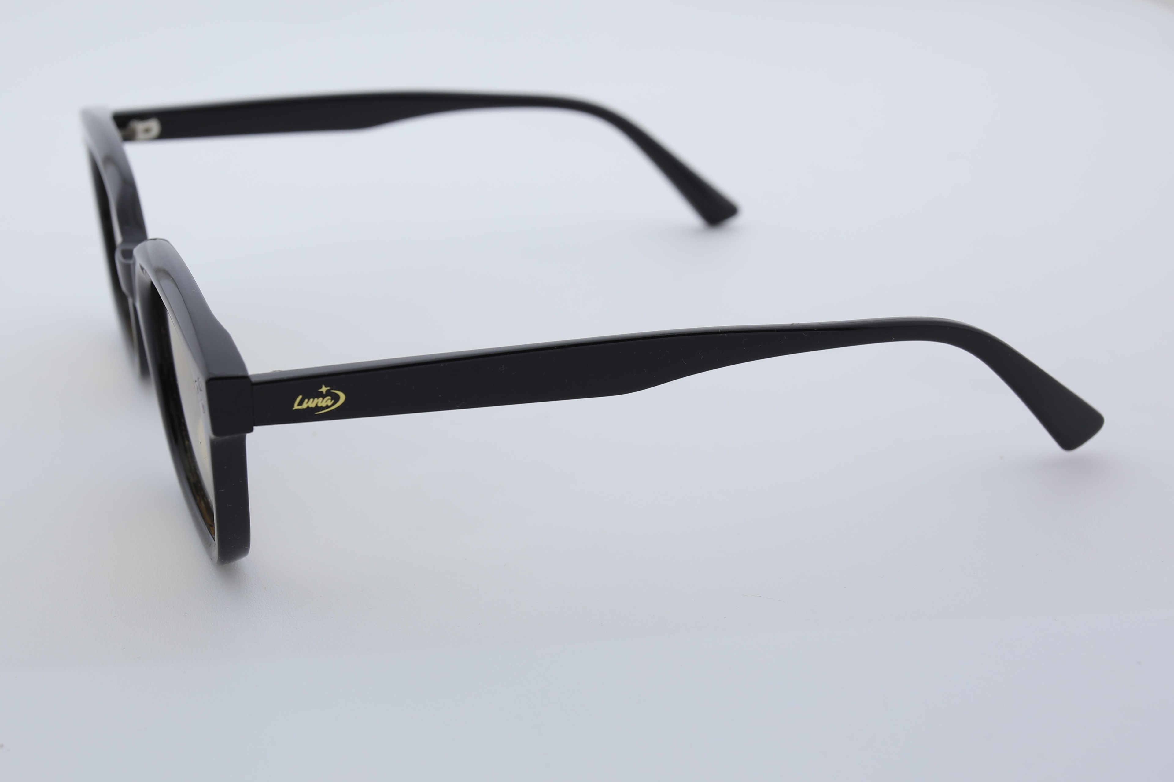 Uzayy Eyewear Luna Doré – Kadın Güneş Gözlüğü | Siyah TR90 Çerçeve, Altın Sarı UV400 Lens, Orijinal