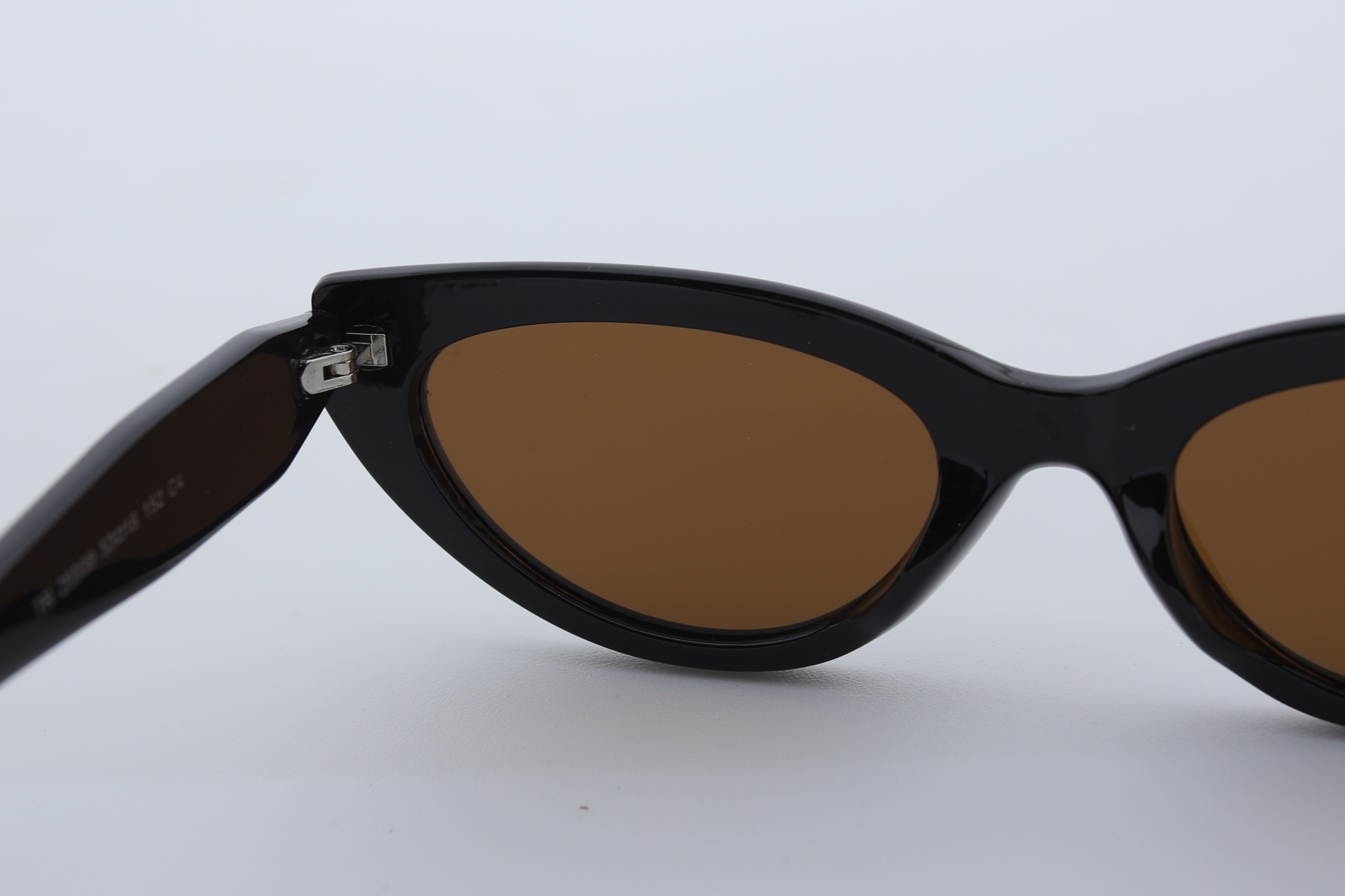 Uzayy Eyewear Luna Havana – Kadın Güneş Gözlüğü | Siyah TR90 Cat-Eye Çerçeve, Kahverengi UV400 Lens, Orijinal