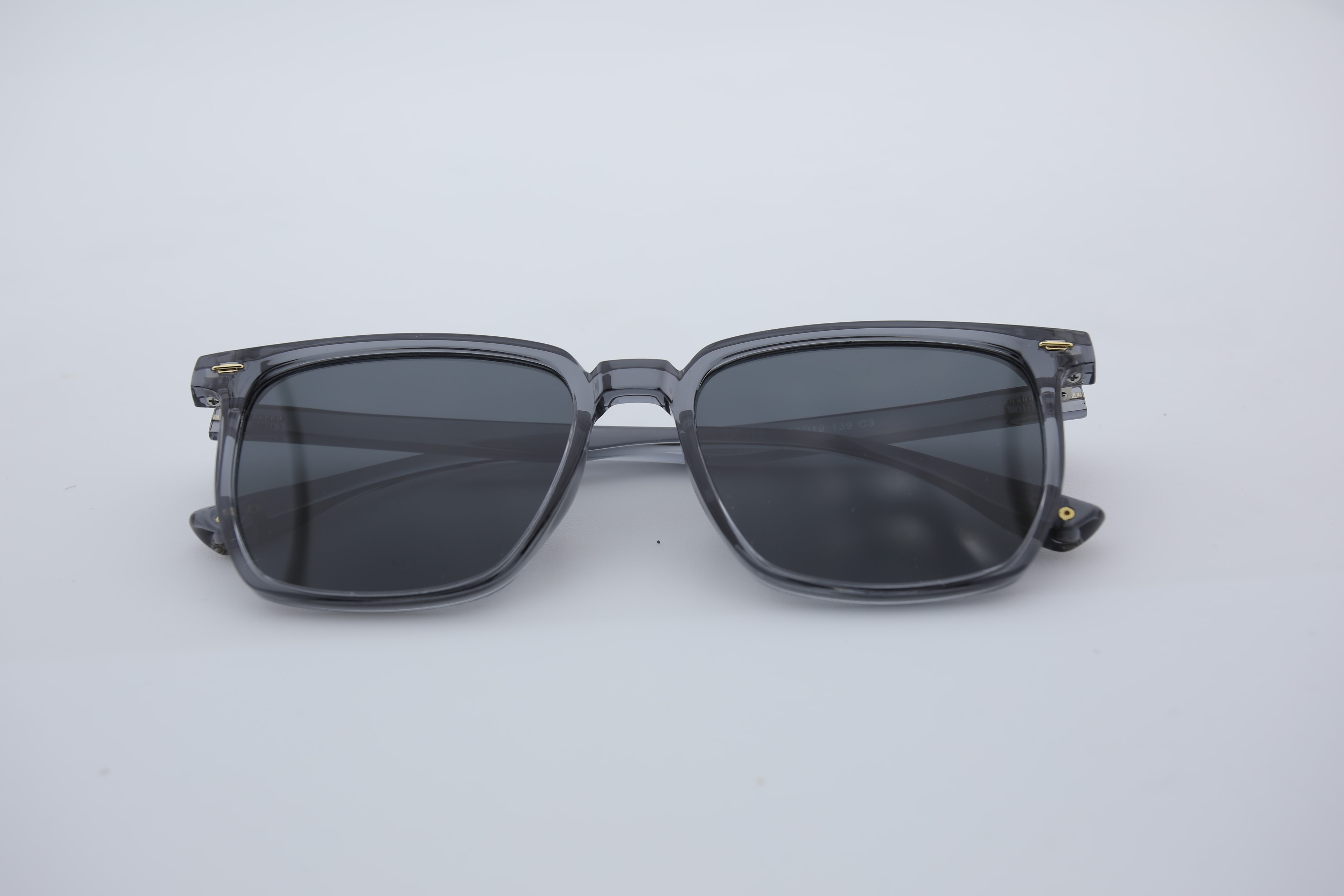 Uzayy Eyewear Luna Classic Ash – Unisex Güneş Gözlüğü | Şeffaf Gri TR90 Çerçeve, UV400 Lens, Orijinal