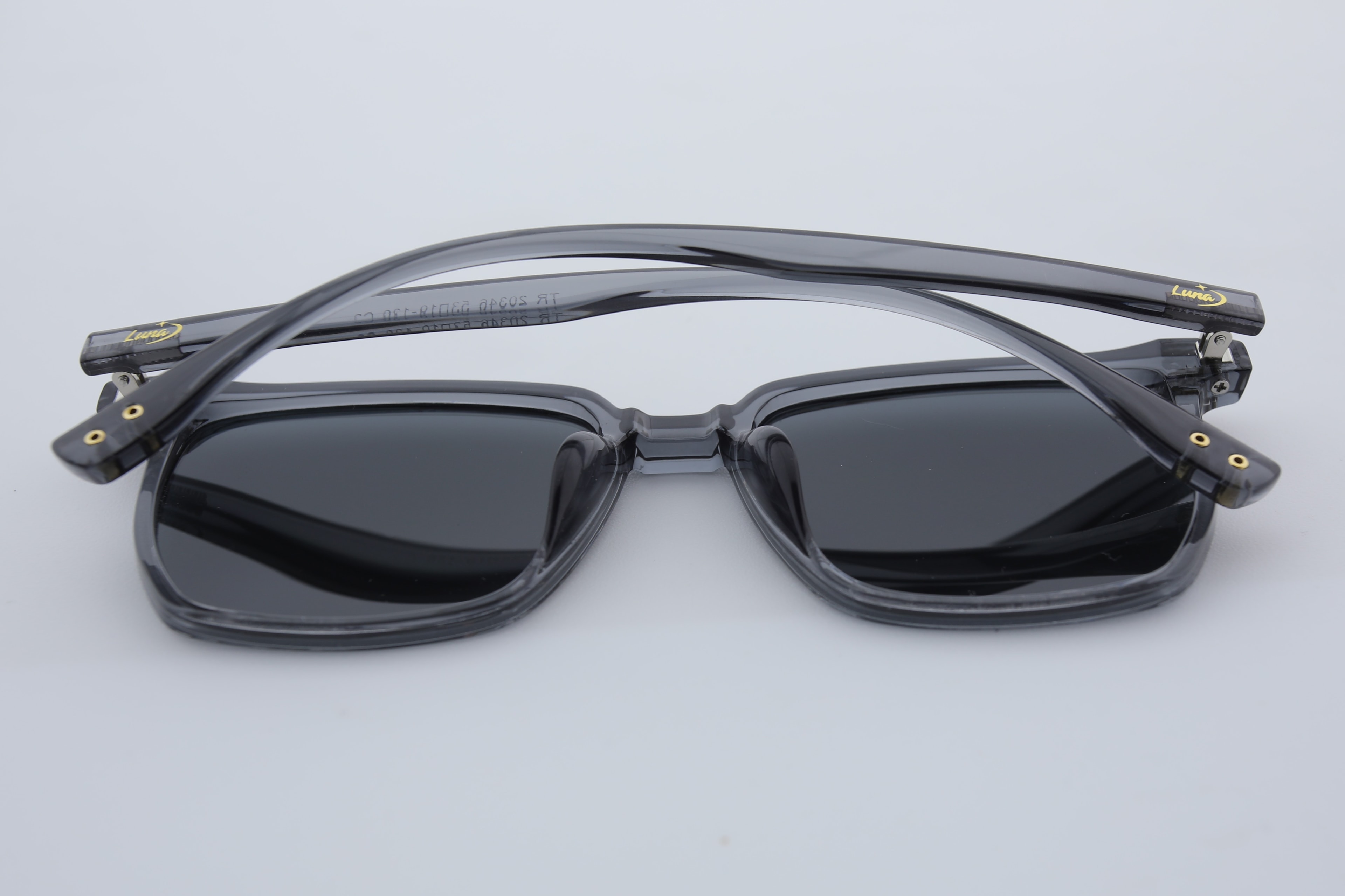 Uzayy Eyewear Luna Classic Ash – Unisex Güneş Gözlüğü | Şeffaf Gri TR90 Çerçeve, UV400 Lens, Orijinal