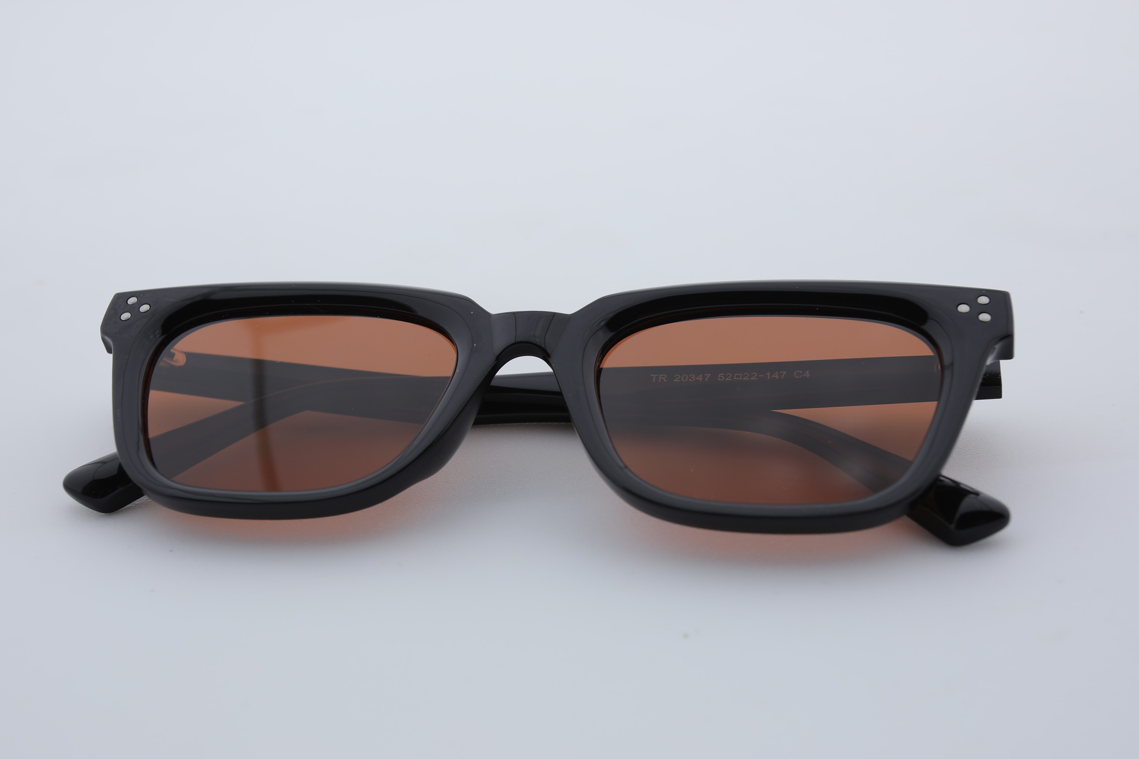 Uzayy Eyewear Luna Sienna – Kadın Güneş Gözlüğü | Siyah TR90 Çerçeve, Kahverengi UV400 Lens, Orijinal