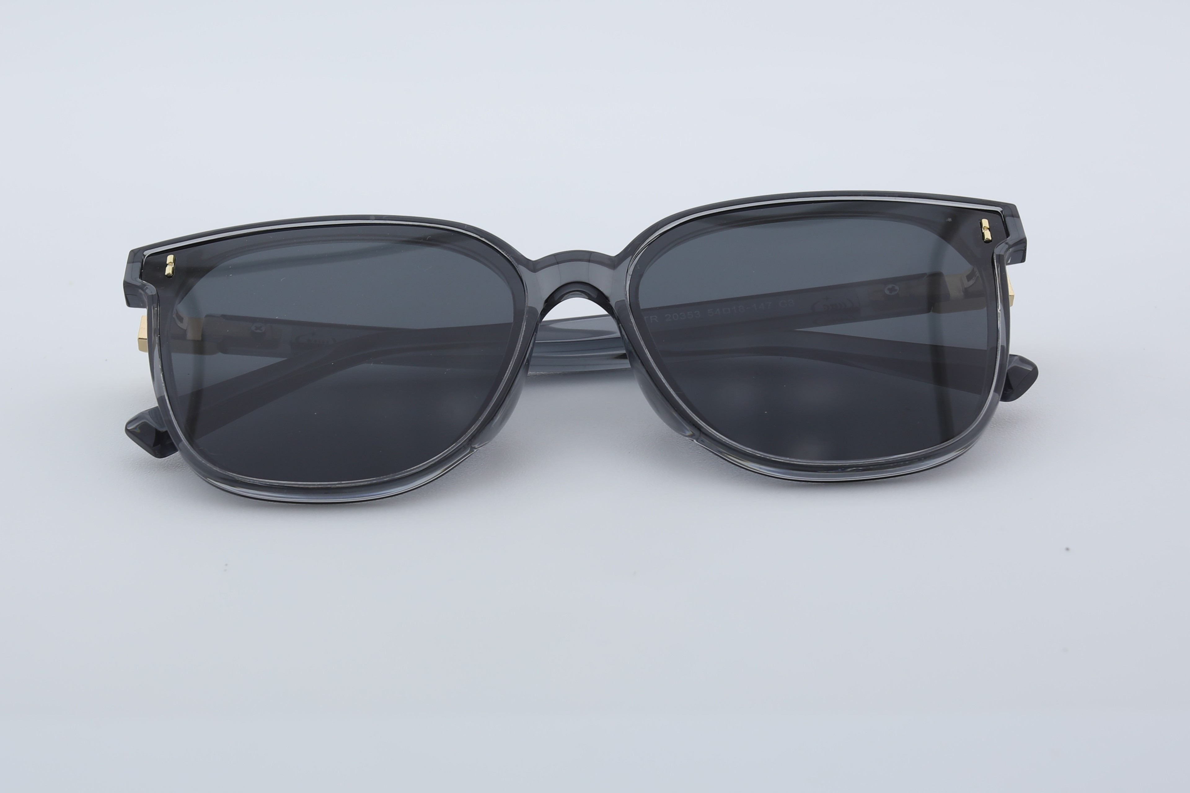 Uzayy Eyewear Luna Grace – Kadın Güneş Gözlüğü | Gri TR90 UV400
