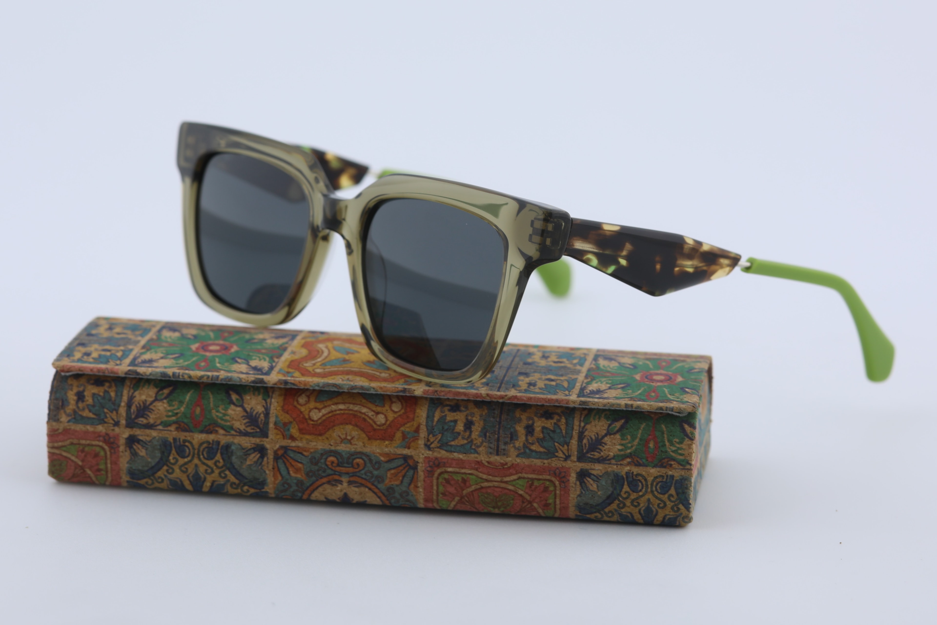 Uzayy Eyewear Anatolian Spirit Kybele – Kadın Güneş Gözlüğü | Yeşil Asetat Çerçeve, UV400 Lens, Luxury