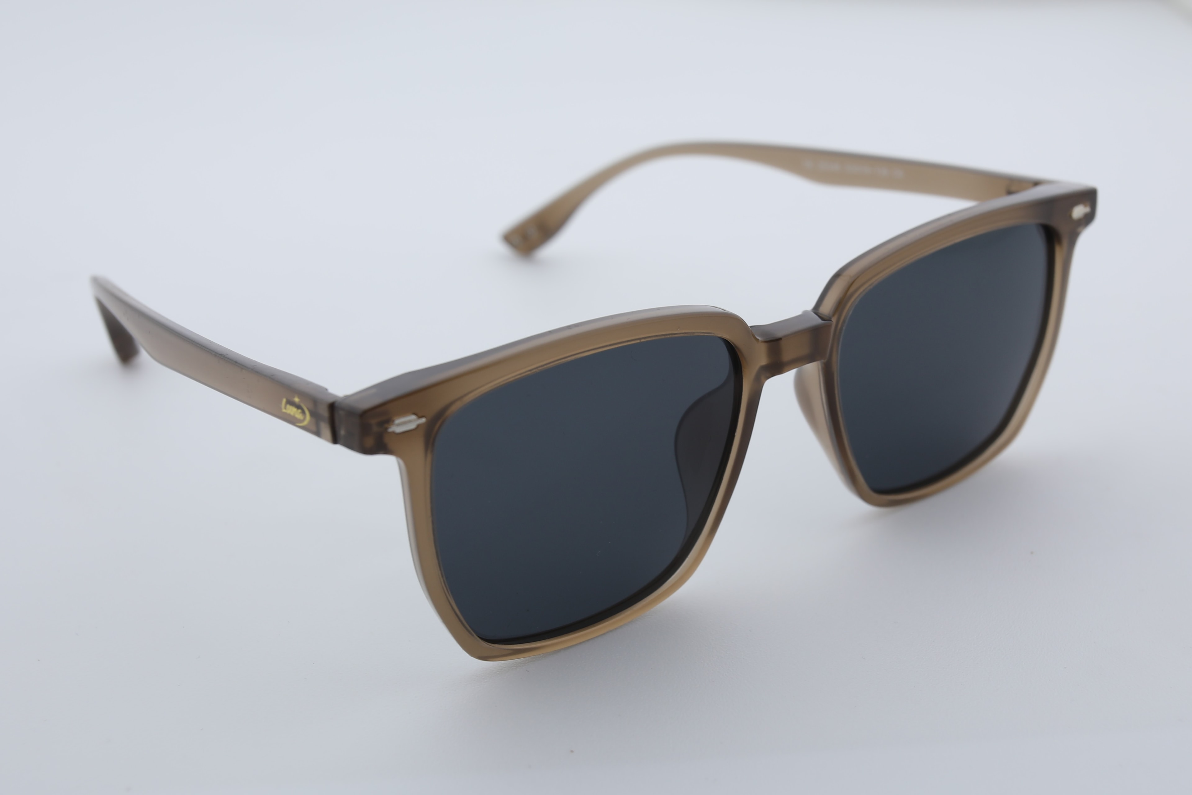 Uzayy Eyewear Luna Classic Terra – Unisex Güneş Gözlüğü | Şeffaf Kahverengi TR90 Çerçeve, UV400 Lens, Orijinal