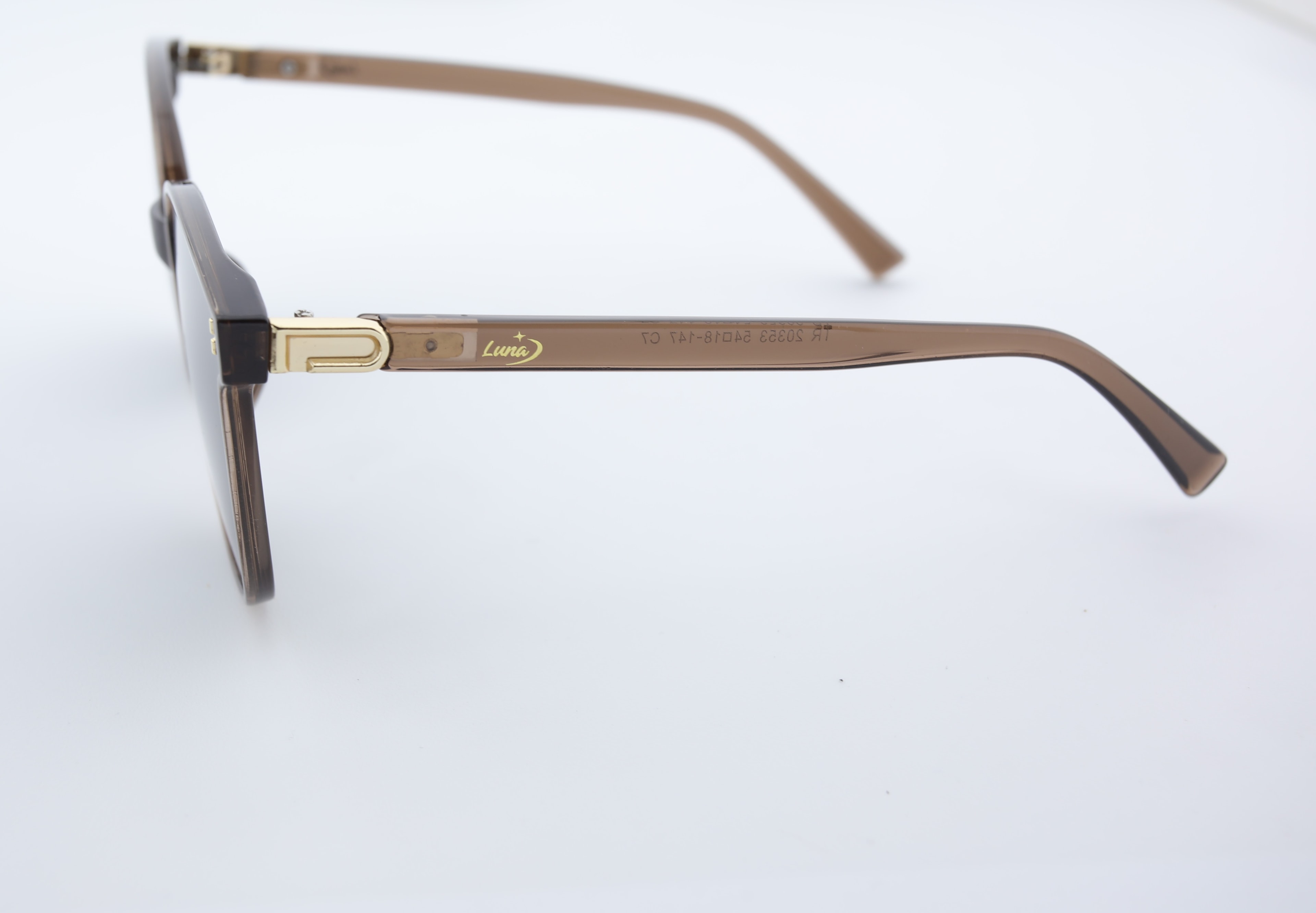 Uzayy Eyewear Luna Sepia – Kadın Güneş Gözlüğü | Kahverengi Şeffaf TR90 Çerçeve, Altın Detay, UV400 Lens, Orijinal