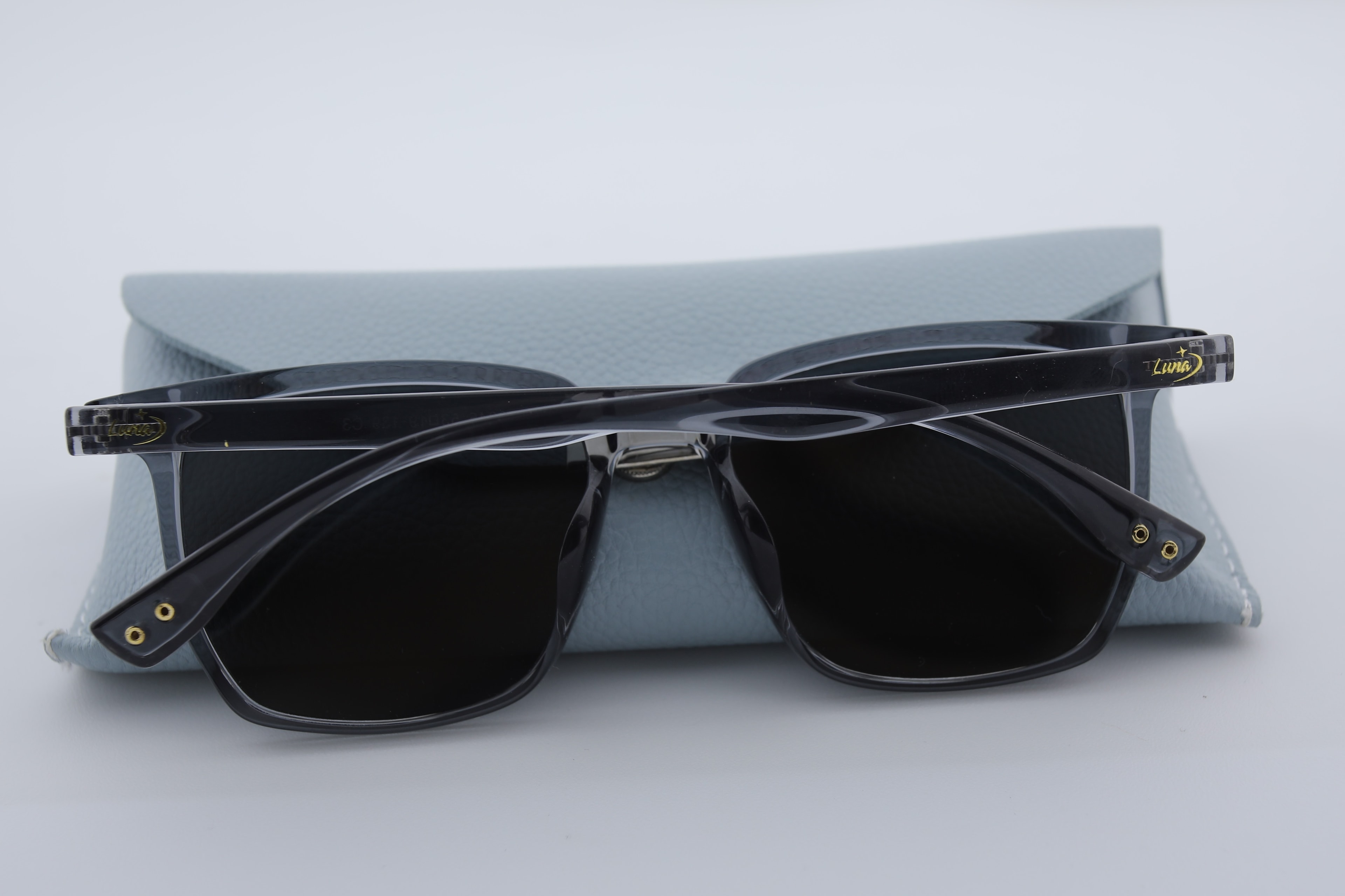 Uzayy Eyewear Luna Classic Ash – Unisex Güneş Gözlüğü | Şeffaf Gri TR90 Çerçeve, UV400 Lens, Orijinal