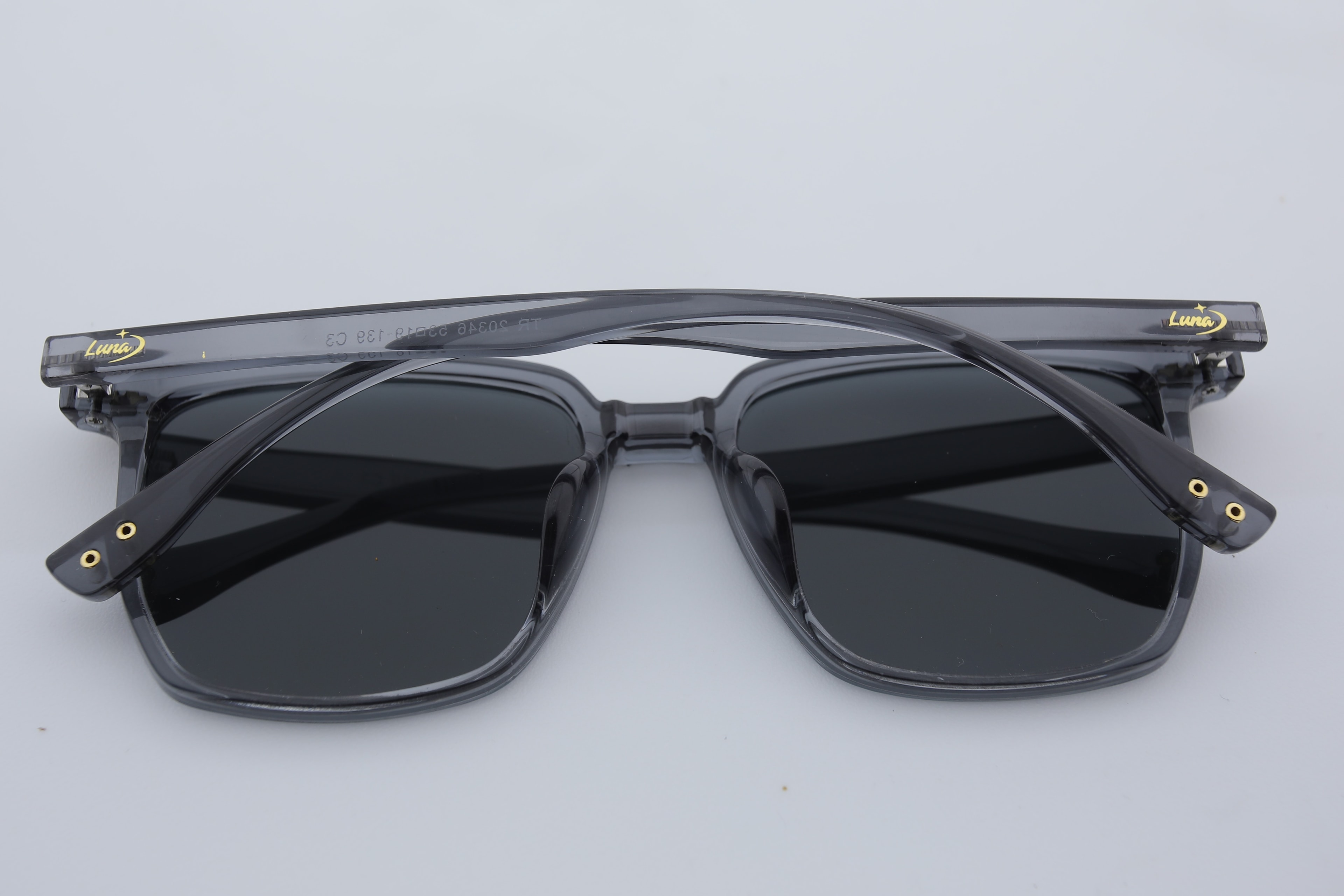 Uzayy Eyewear Luna Classic Ash – Unisex Güneş Gözlüğü | Şeffaf Gri TR90 Çerçeve, UV400 Lens, Orijinal