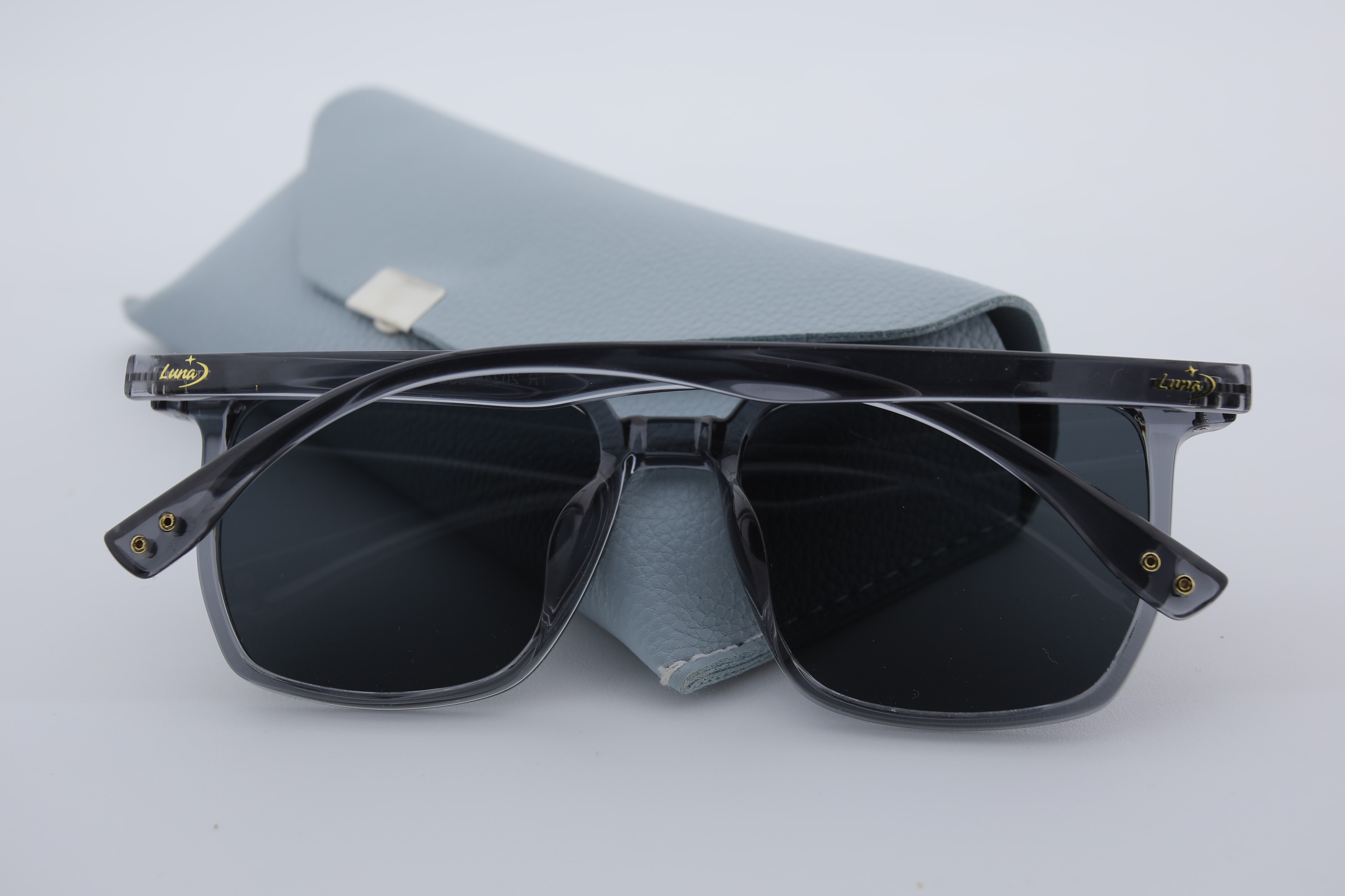 Uzayy Eyewear Luna Classic Ash – Unisex Güneş Gözlüğü | Şeffaf Gri TR90 Çerçeve, UV400 Lens, Orijinal