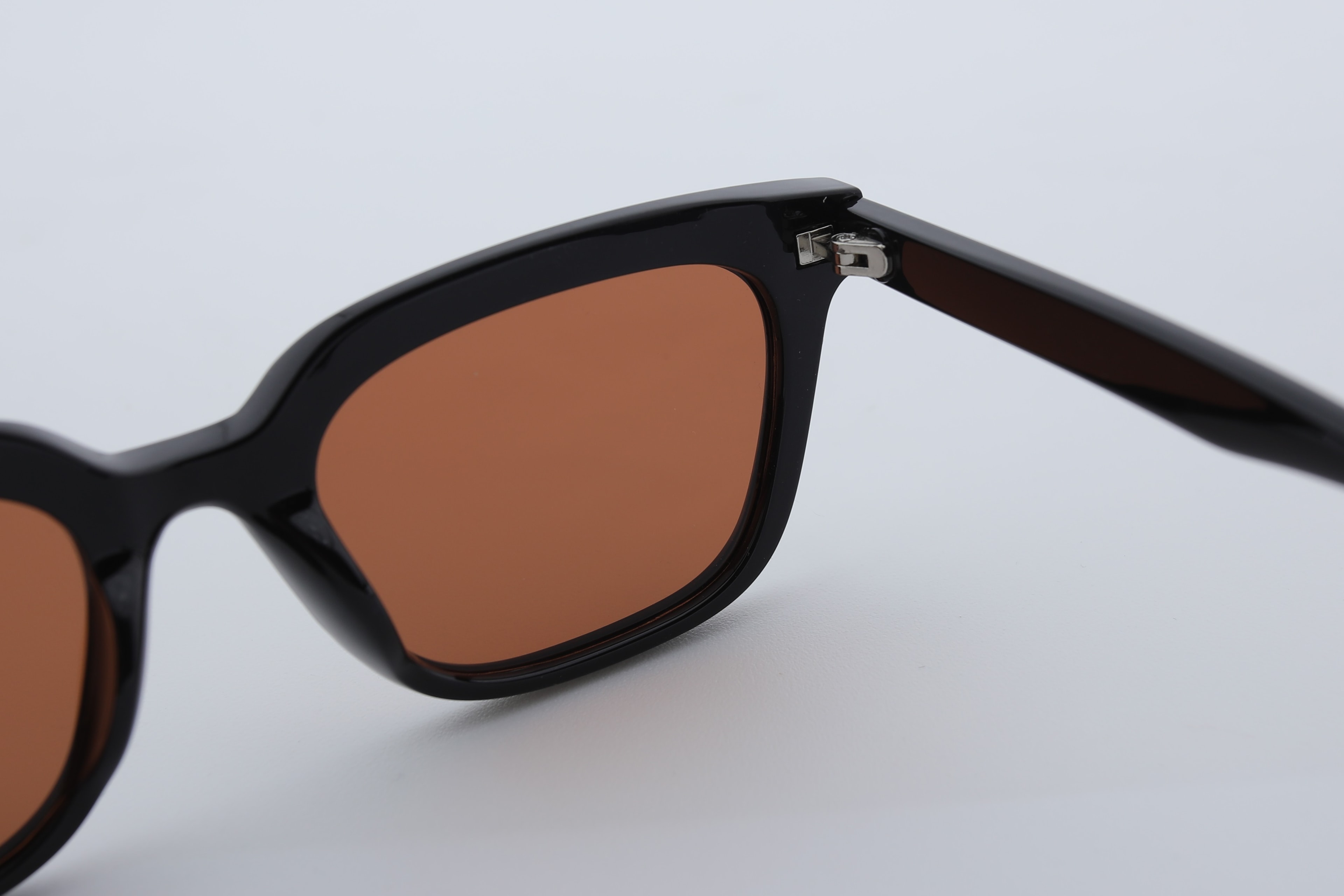 Uzayy Eyewear Luna Sienna – Kadın Güneş Gözlüğü | Siyah TR90 Çerçeve, Kahverengi UV400 Lens, Orijinal