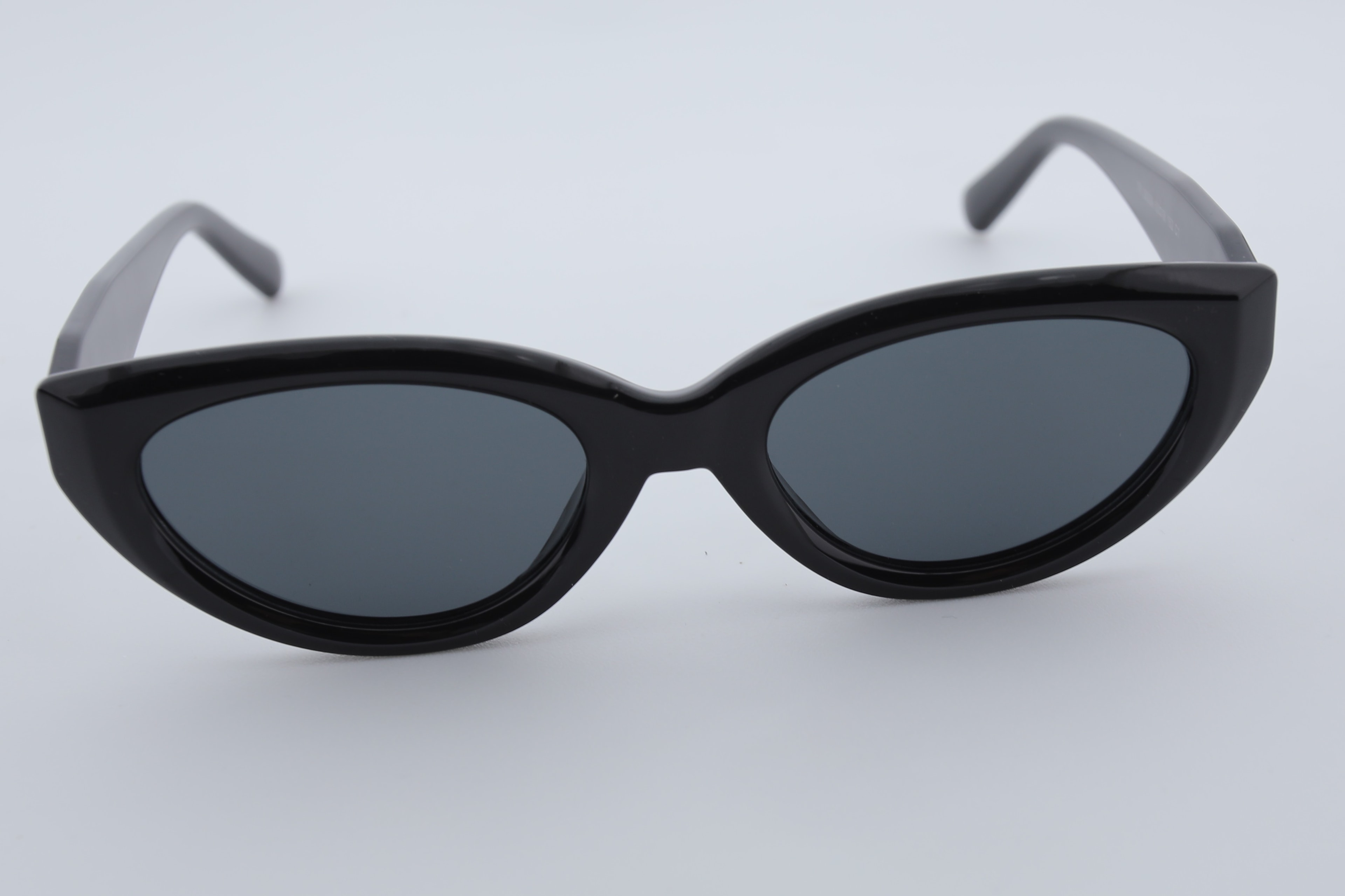 Uzayy Eyewear Luna Raven – Kadın Güneş Gözlüğü | Siyah TR90 Cat-Eye Çerçeve, UV400 Lens, Orijinal