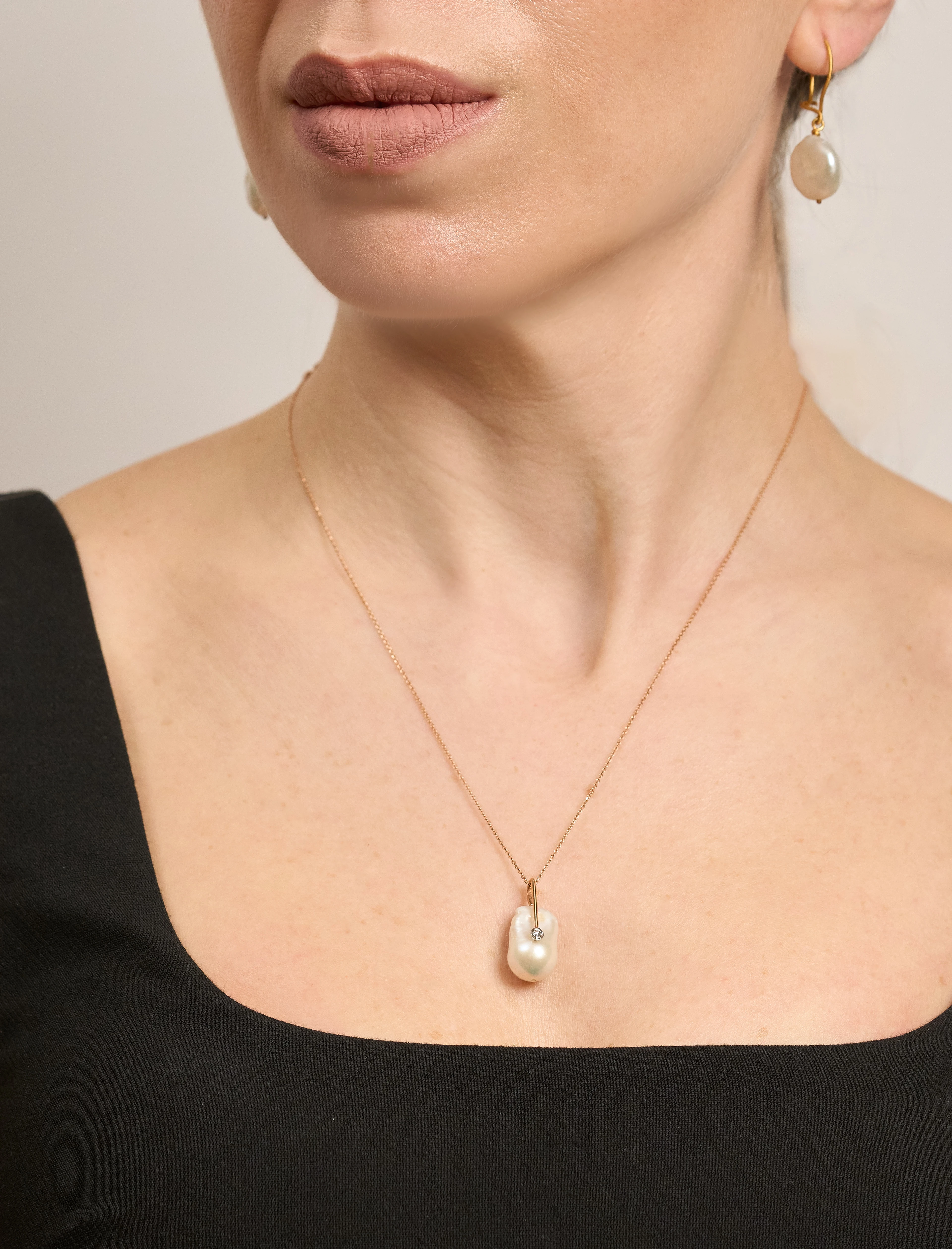 Pırlanta Detaylı Barok İnci Kolye 