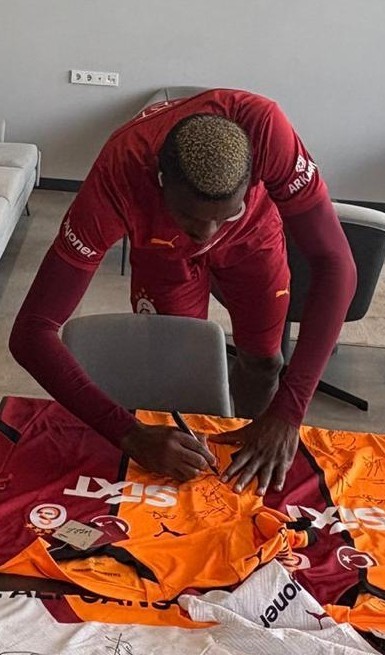 Victor Osimhen İmzalı Galatasaray 5 Yıldızlı Forması - Tükenmek Üzere!
