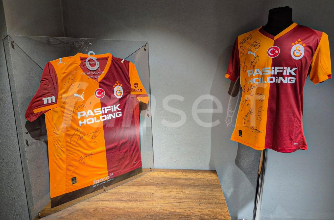 5 Futbolcu İmzalı Galatasaray Forması