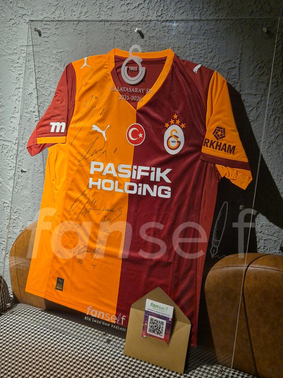 5 Futbolcu İmzalı Galatasaray Forması