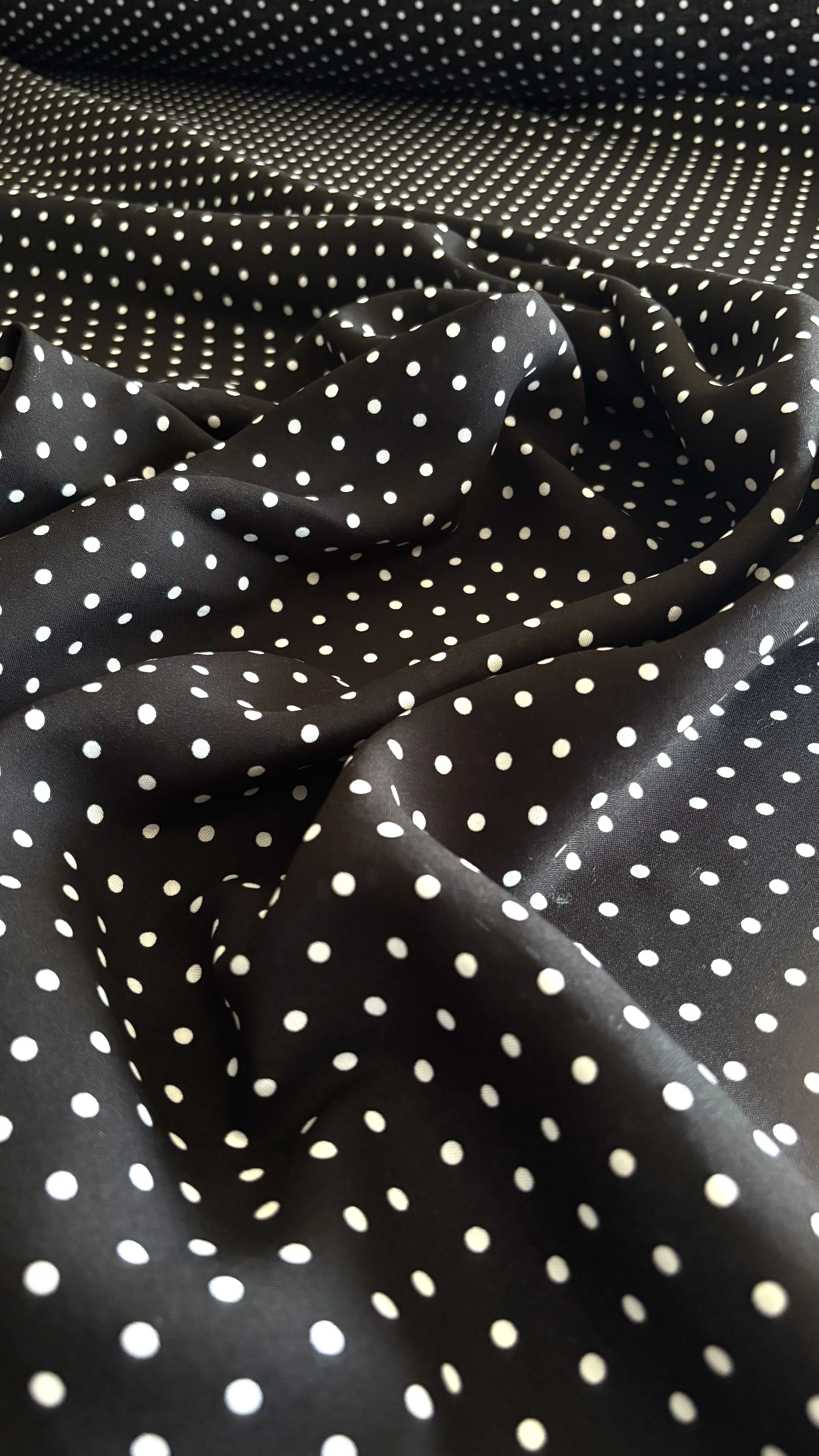 150*100 Puantiyeli Viskon Kumaş Elbiselik , Şalvarlık , Eteklik , Bluz Ve Gömleklik Dökümlü Pamuklu