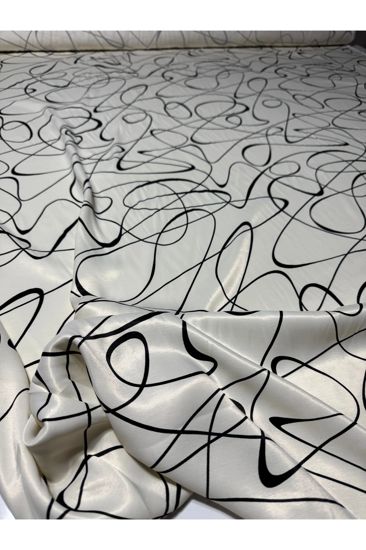 En150 Çift En Mevsimlik Siyah Renk Elbiselik Saten Kumaş