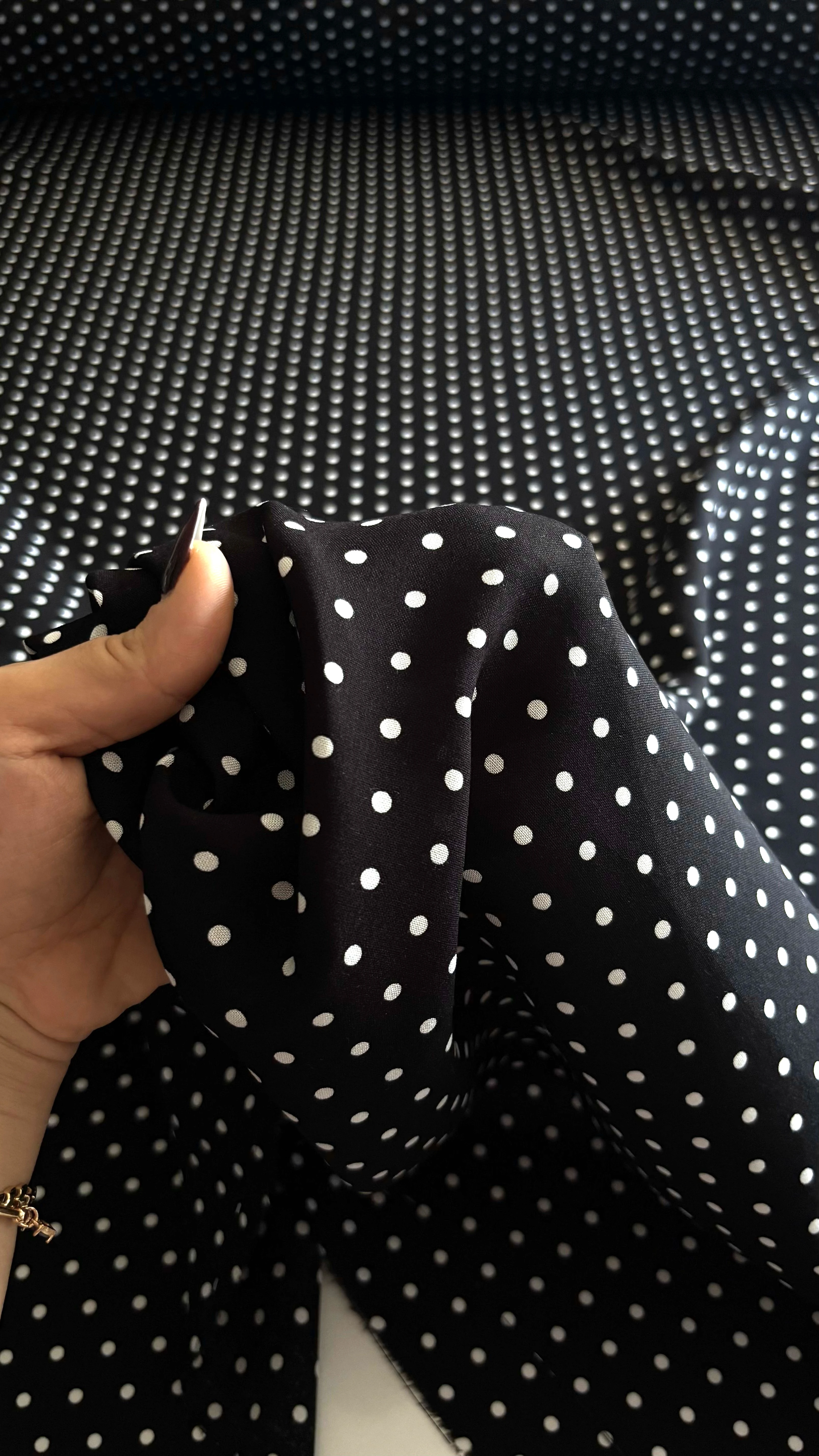 150*100 Puantiyeli Viskon Kumaş Elbiselik , Şalvarlık , Eteklik , Bluz Ve Gömleklik Dökümlü Pamuklu