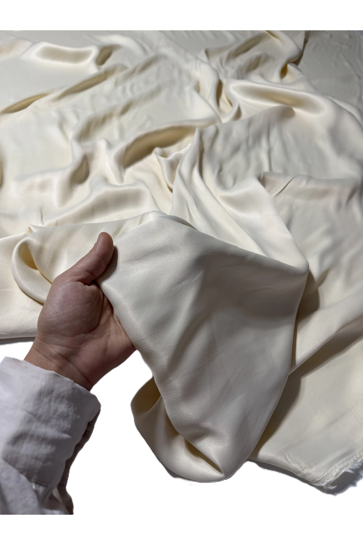 İpek Floş Saten Kumaş Renkli, Çift En, Dökümlü, Parlak, Mevsimlik, Polyestersiz - krem