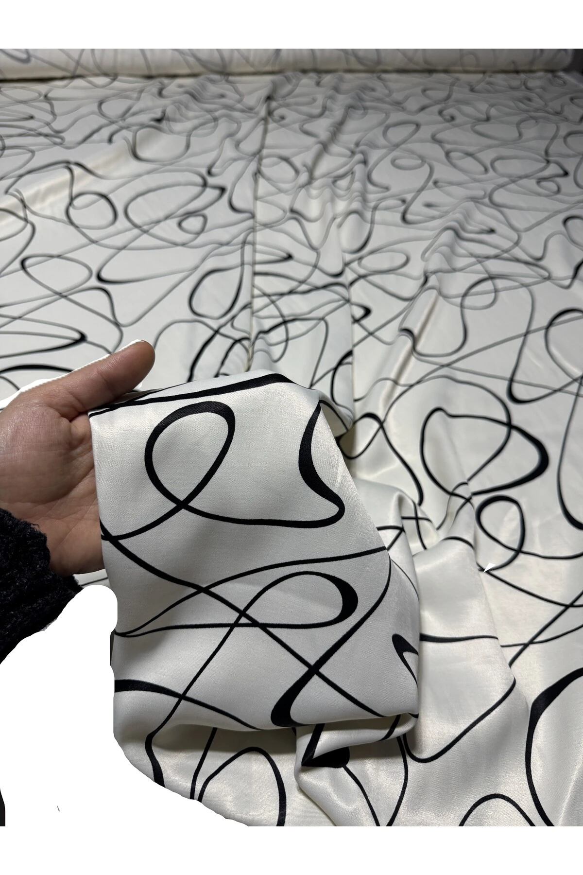 En150 Çift En Mevsimlik Siyah Renk Elbiselik Saten Kumaş