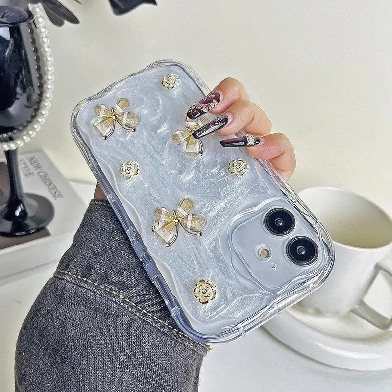 iPhone 11 Uyumlu Zebana Gül ve Kelebek Figürlü Floral Silikon Kılıf
