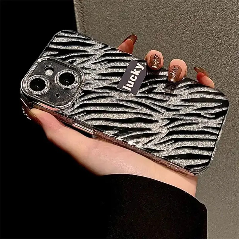 iPhone 15 Uyumlu Zebana Camlı Lens Korumalı Lucky Işıltı Silikon Kılıf(Siyah)