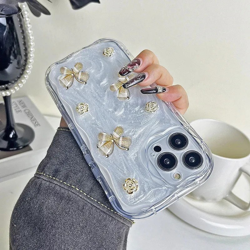 iPhone 15 Pro Max Uyumlu Zebana Gül ve Kelebek Figürlü Floral Silikon Kılıf