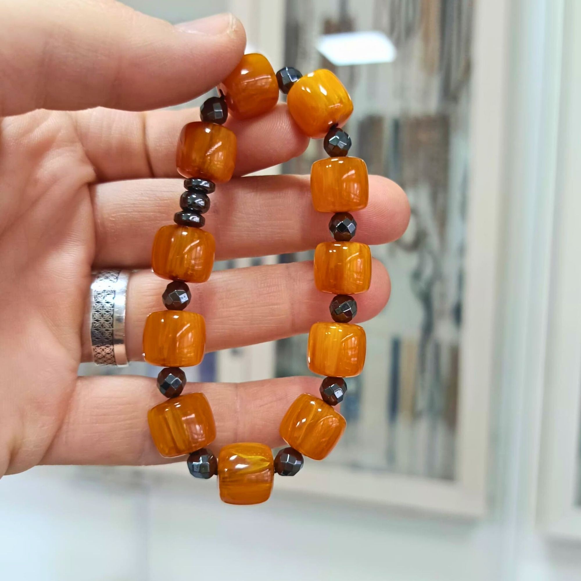 Kesme Model Sıkma Kehribar Hematit Taşlı Bileklik