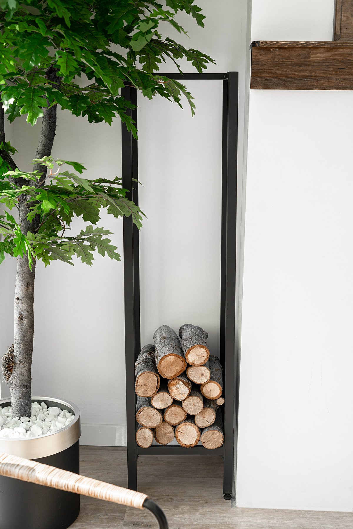 Minimalist Tasarım Metal Odunluk Şömine Yanı Odunluğu Odun Düzenleyici