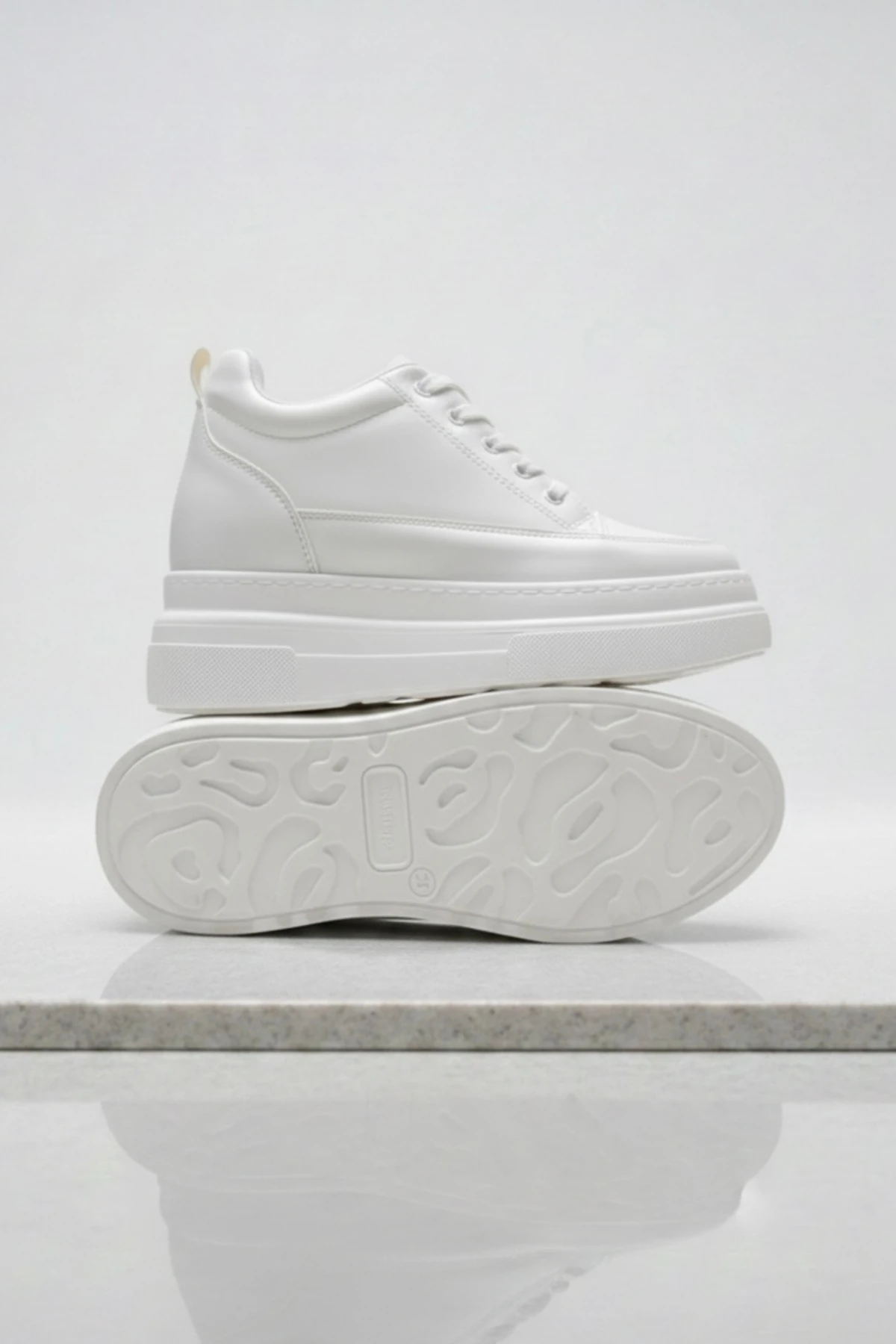 CloudLift Kadın Beyaz Gizli Topuk Bağcıklı Sneaker Günlük Rahat Spor Ayakkabı Boy Uzatan 8cm