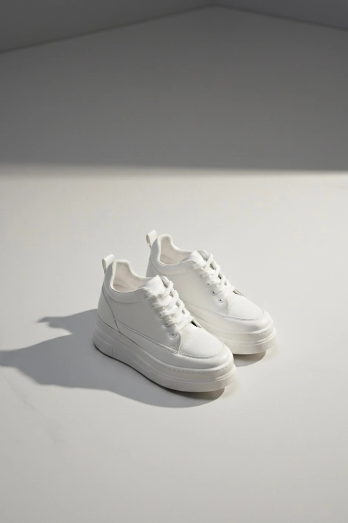 CloudLift Kadın Beyaz Gizli Topuk Bağcıklı Sneaker Günlük Rahat Spor Ayakkabı Boy Uzatan 8cm