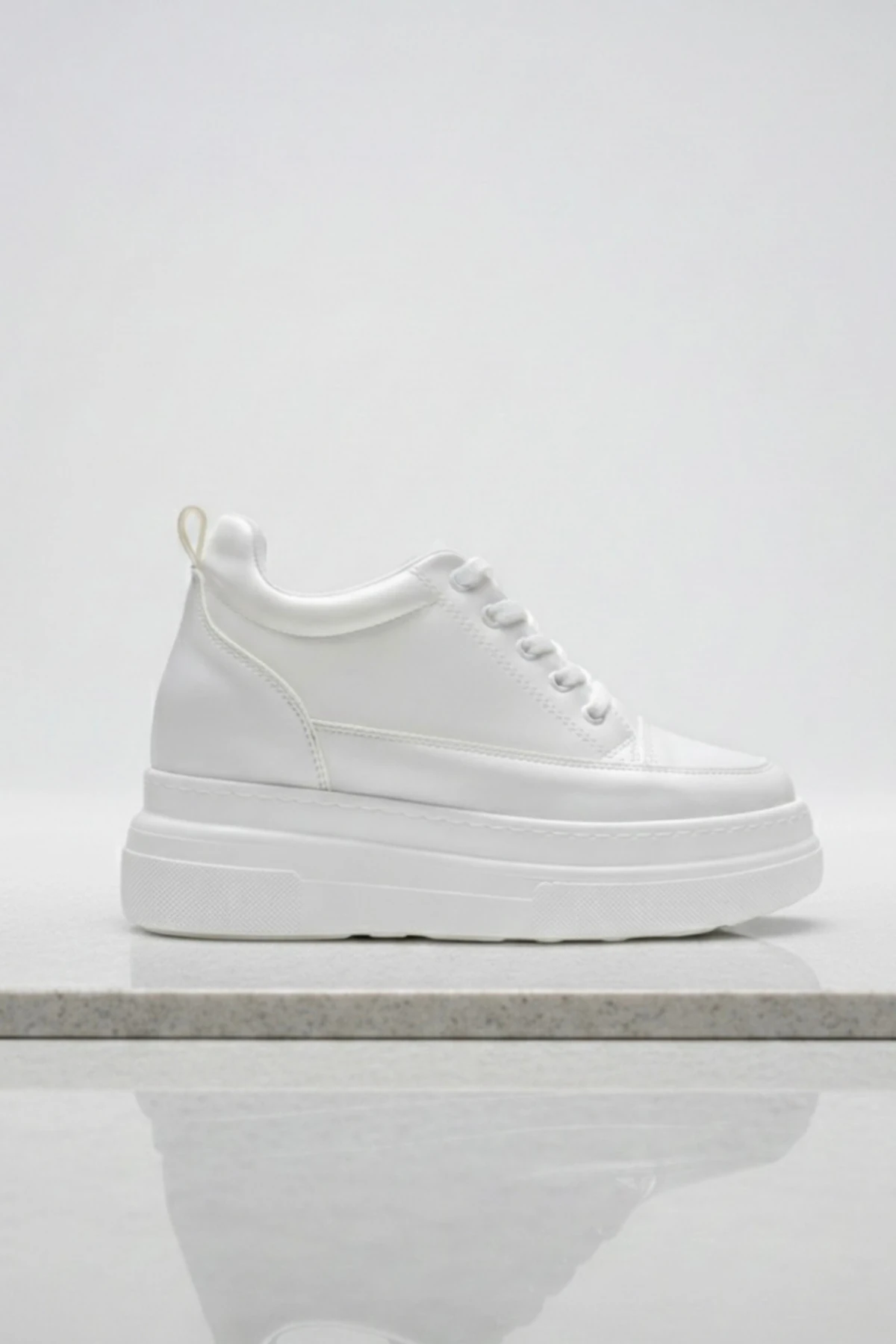 CloudLift Kadın Beyaz Gizli Topuk Bağcıklı Sneaker Günlük Rahat Spor Ayakkabı Boy Uzatan 8cm