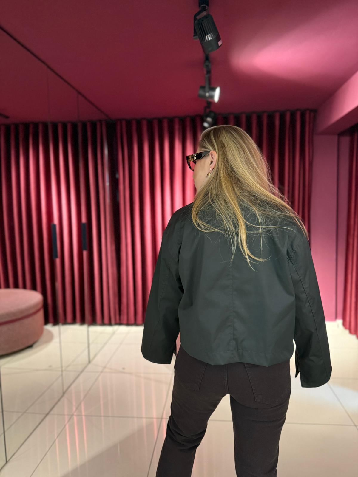 Kadife Yaka Crop Gabardin Ceket