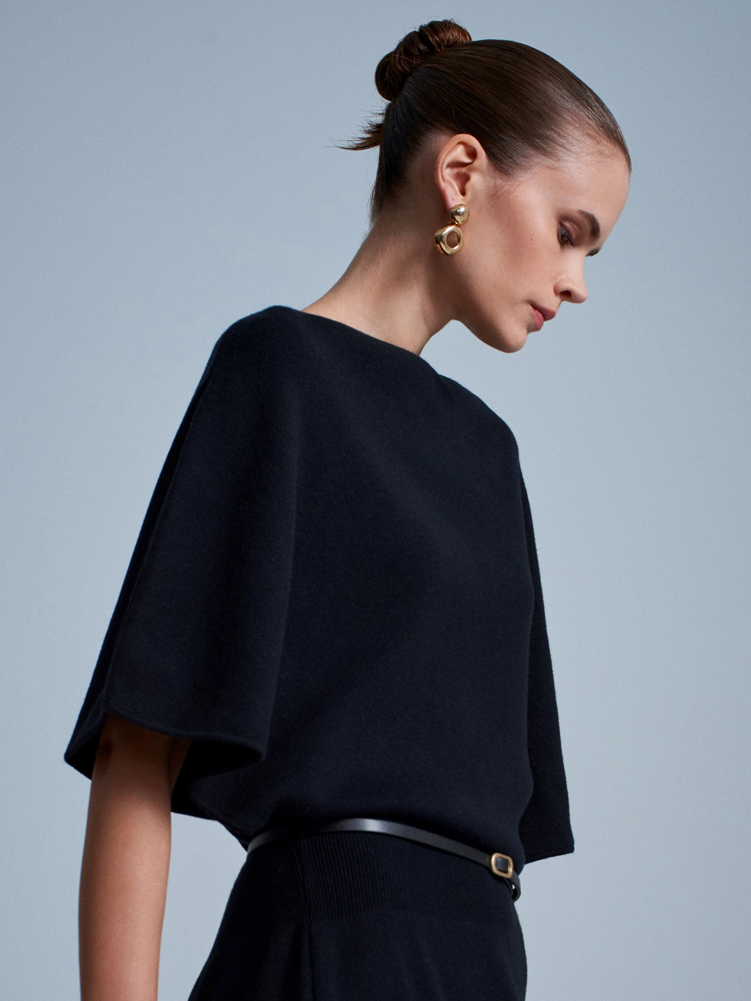 Kayık Yaka Kemerli Yünlü Triko Elbise