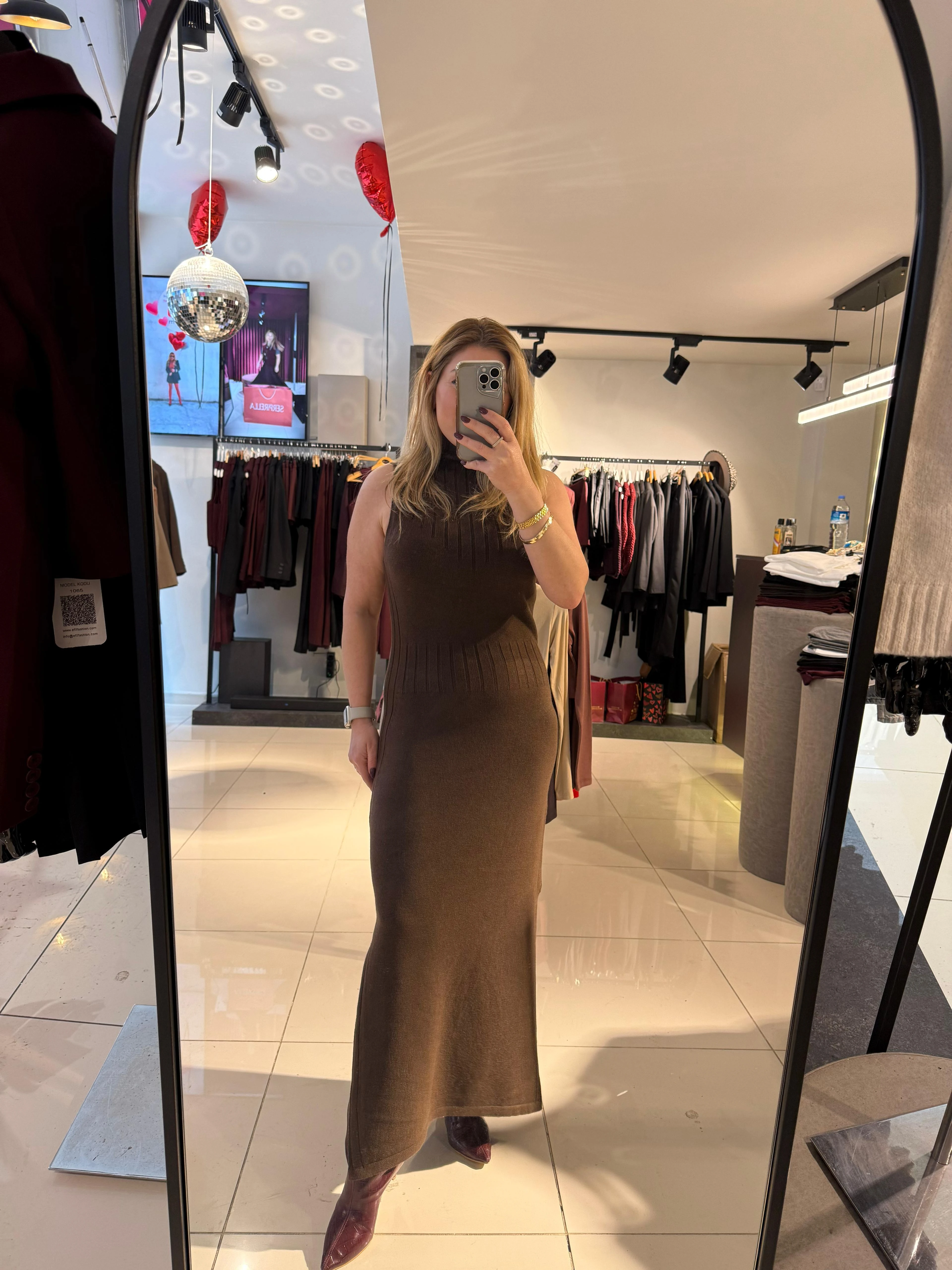 90243 Dik Yaka Yırtmaçlı Triko Elbise