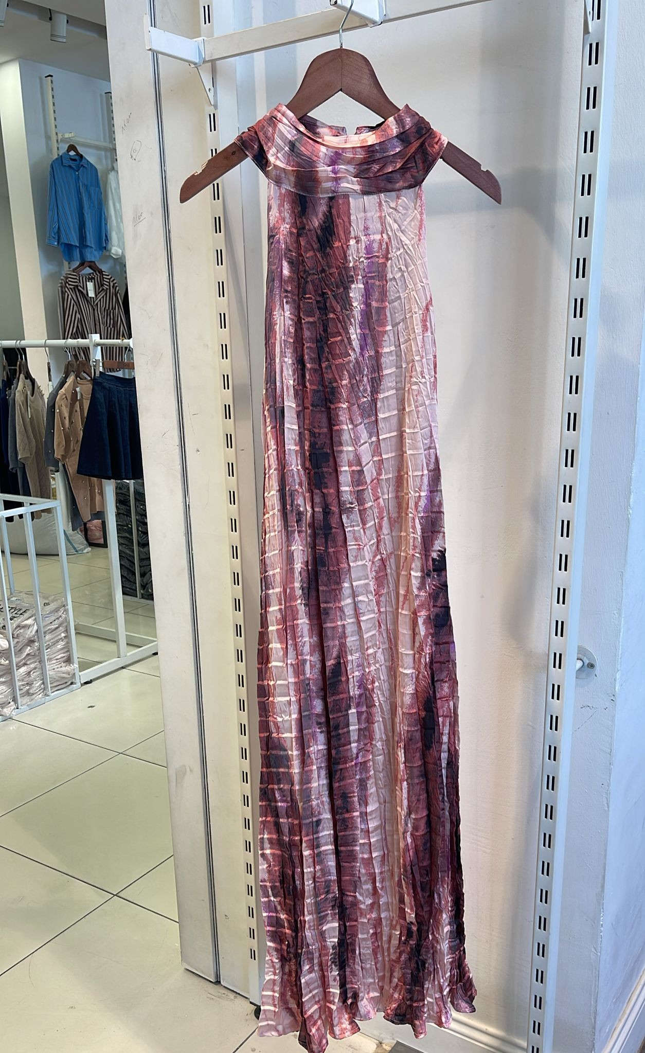 Viral Pembe Batik Desenli Elbise