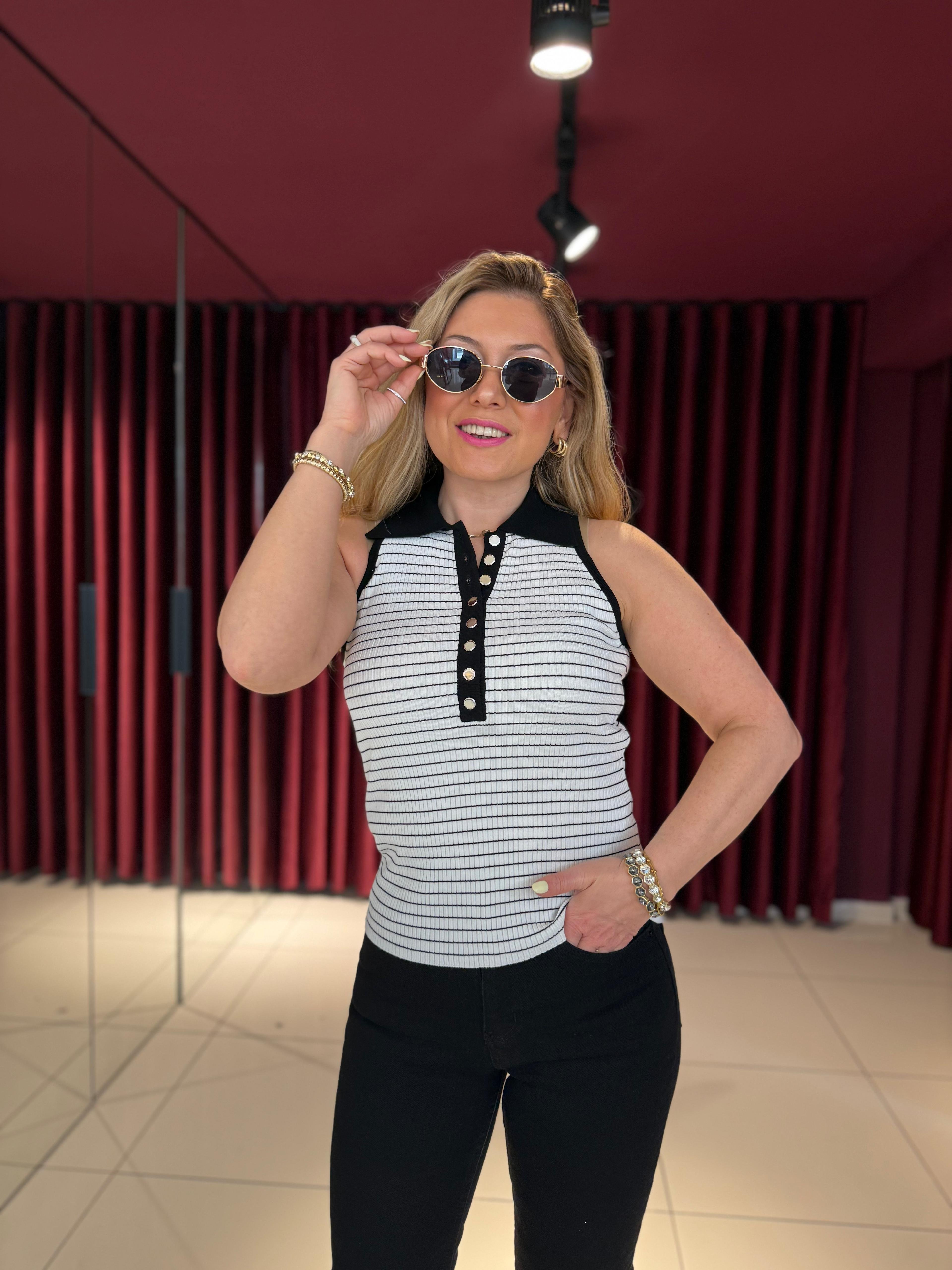 Polo Yaka Çizgili Düğmeli Triko Bluz