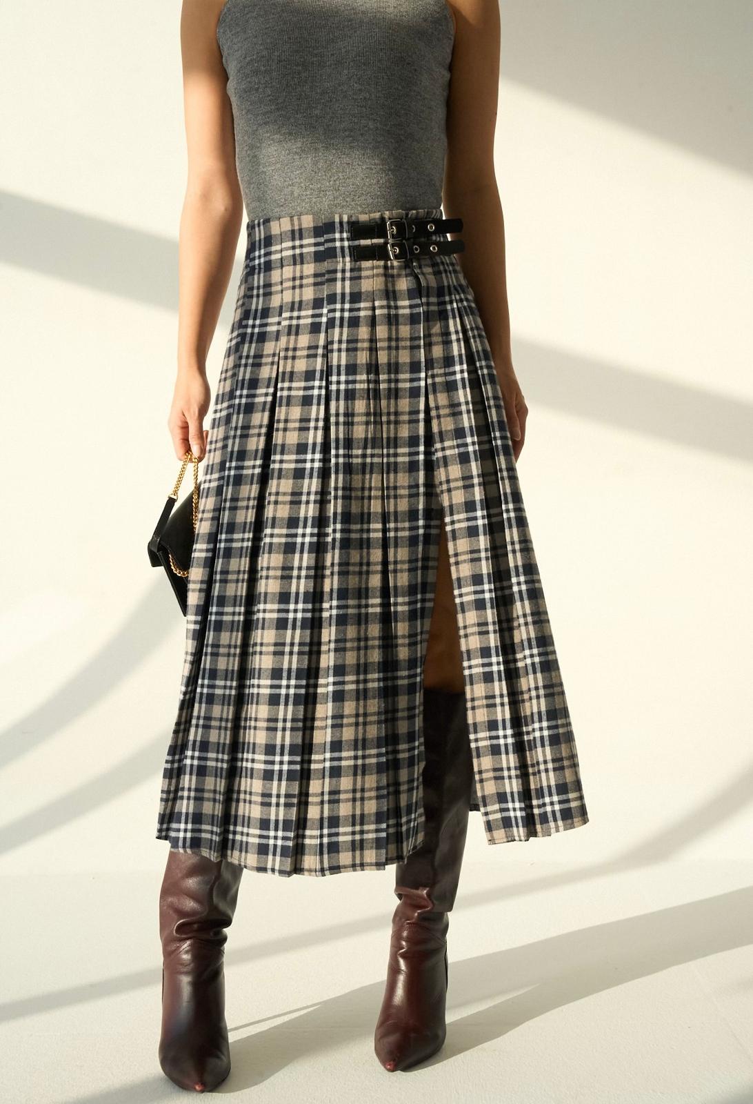 Kemerli Yırtmaç Detay Etek