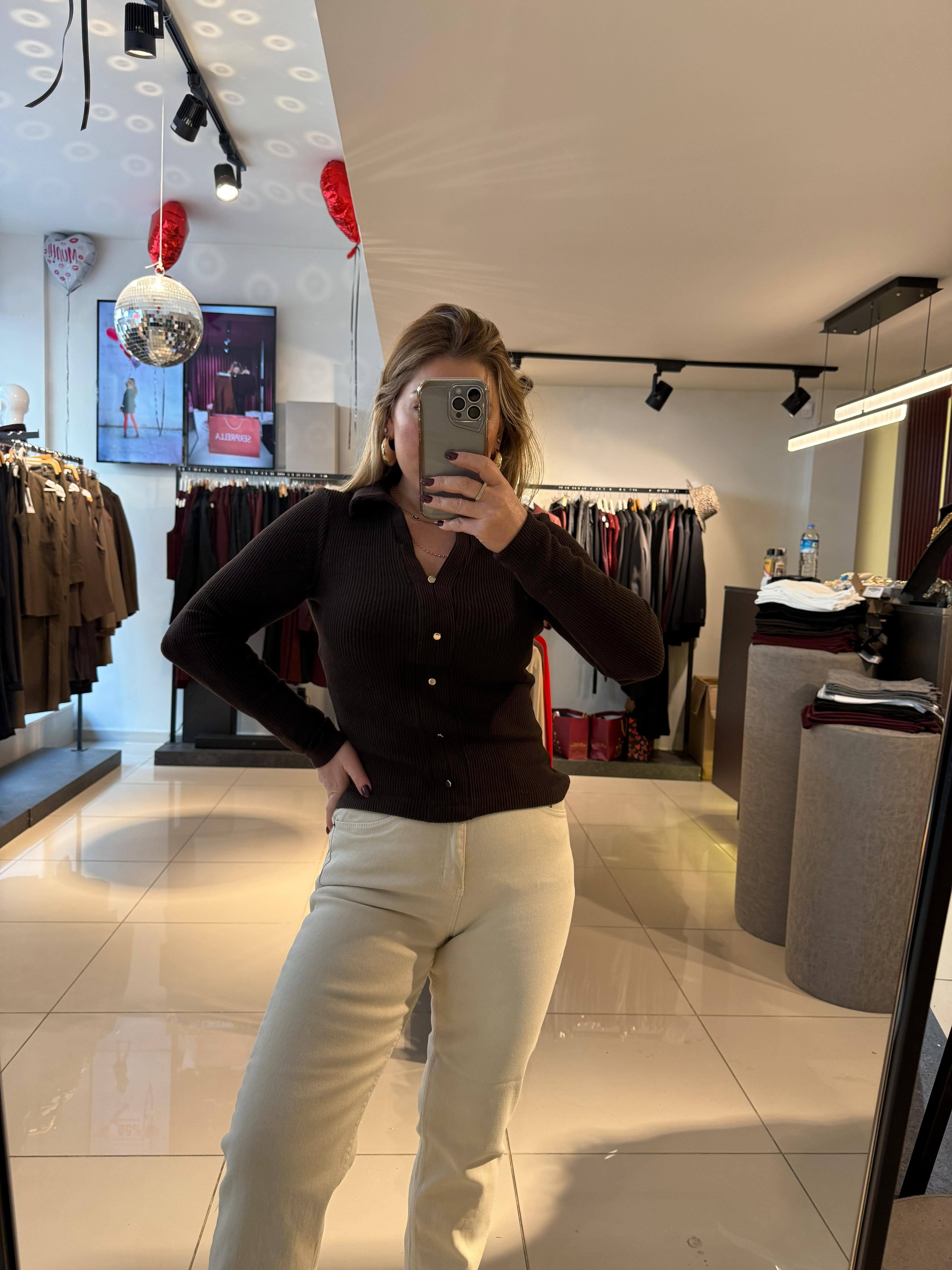 31436 Polo Yaka Düğme Detay Top