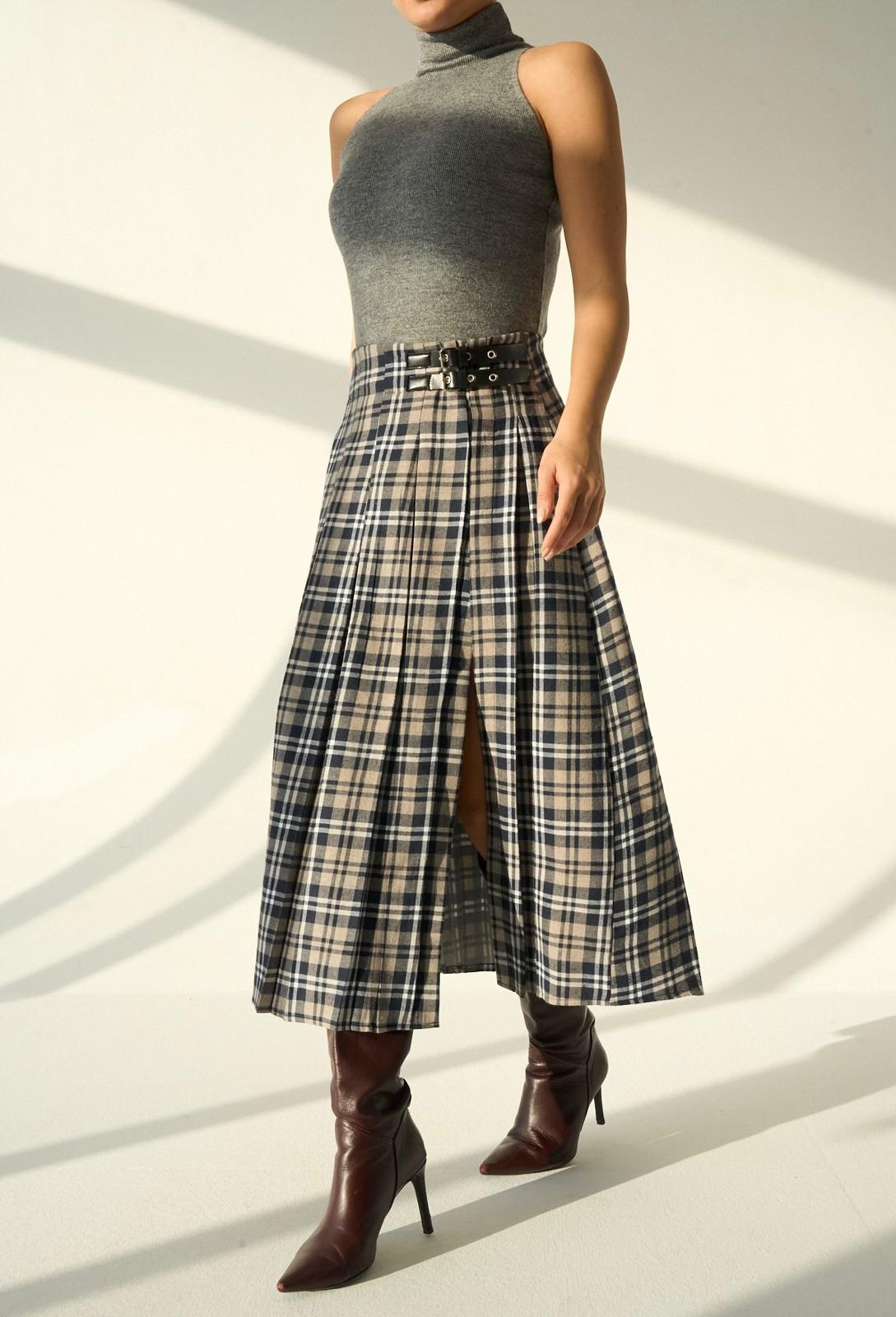 Kemerli Yırtmaç Detay Etek