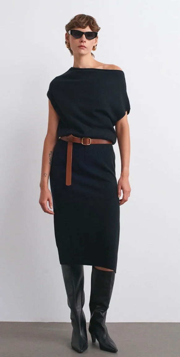 Asimetrik Yaka Yünlü Kemerli Triko Elbise- Siyah