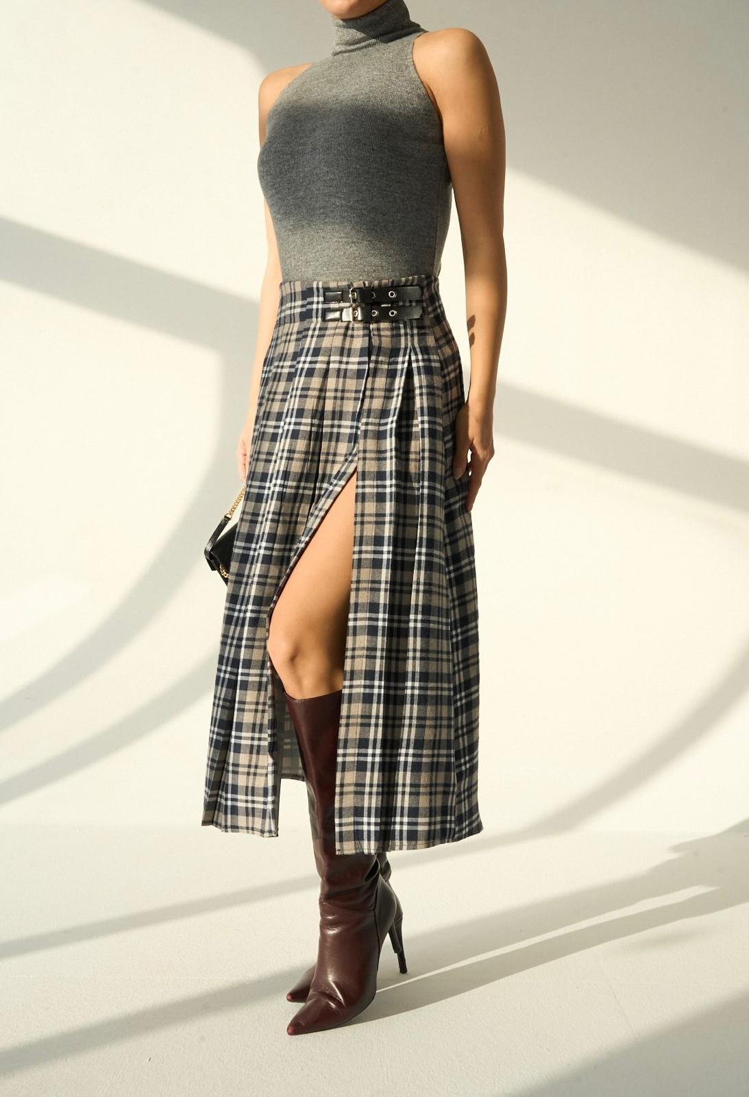 Kemerli Yırtmaç Detay Etek