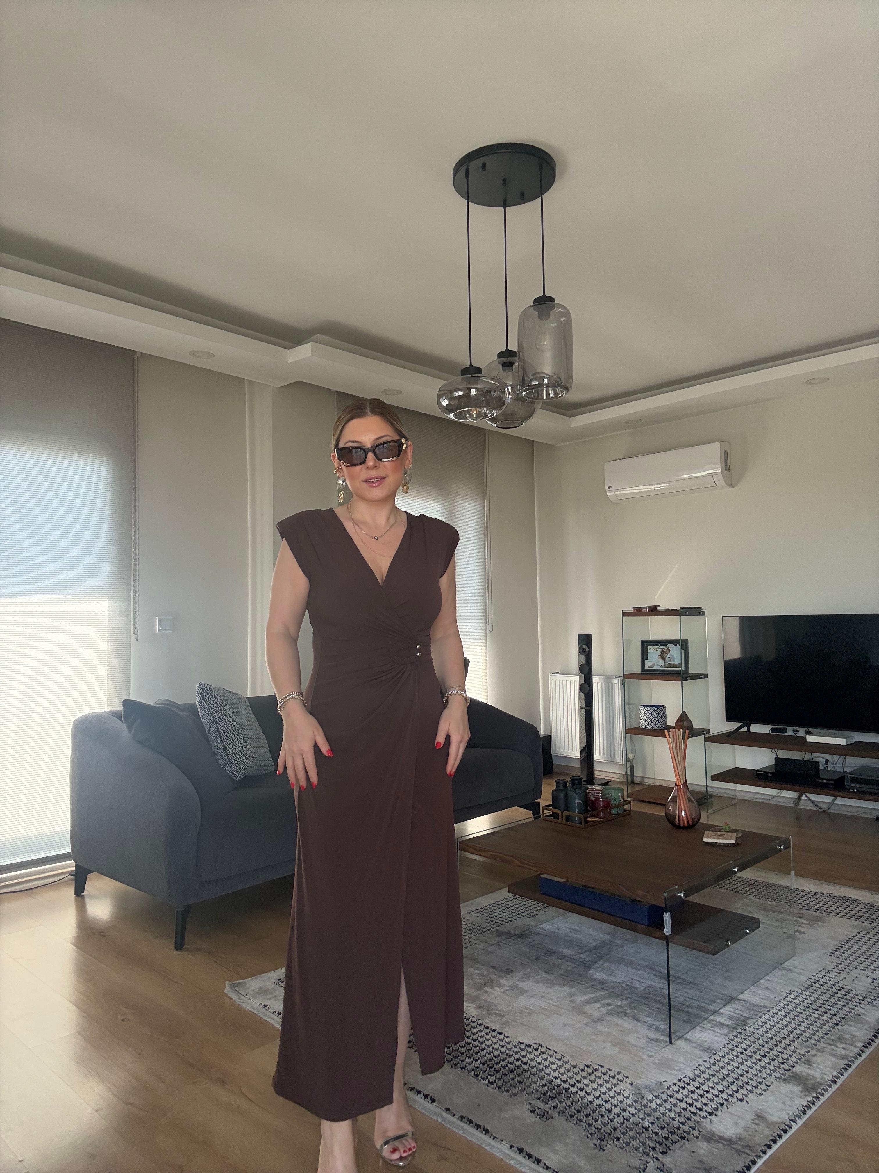251622 V Yaka Toka Detaylı Elbise